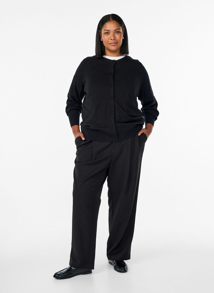 Pyöreäkauluksinen neuletakki kangaspäällysteisillä napeilla, Musta, Model image number 1