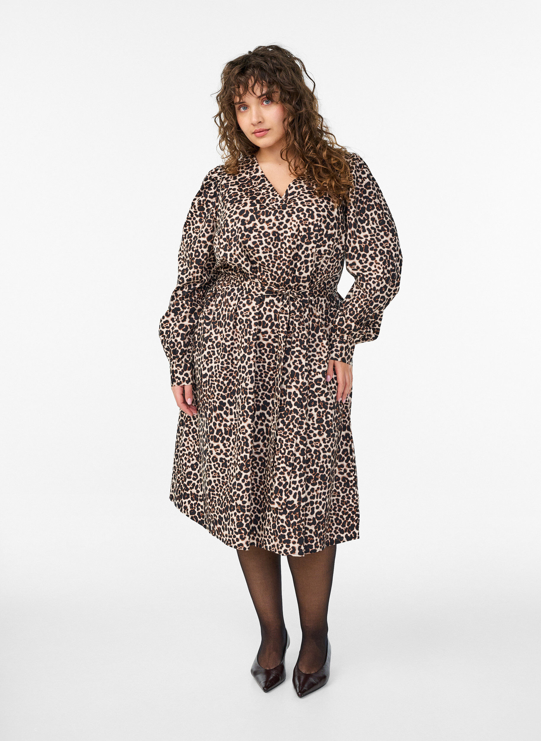 Mekko luomupuuvillasta solmittavalla vy&ouml;ll&auml;, Ruskea, Model