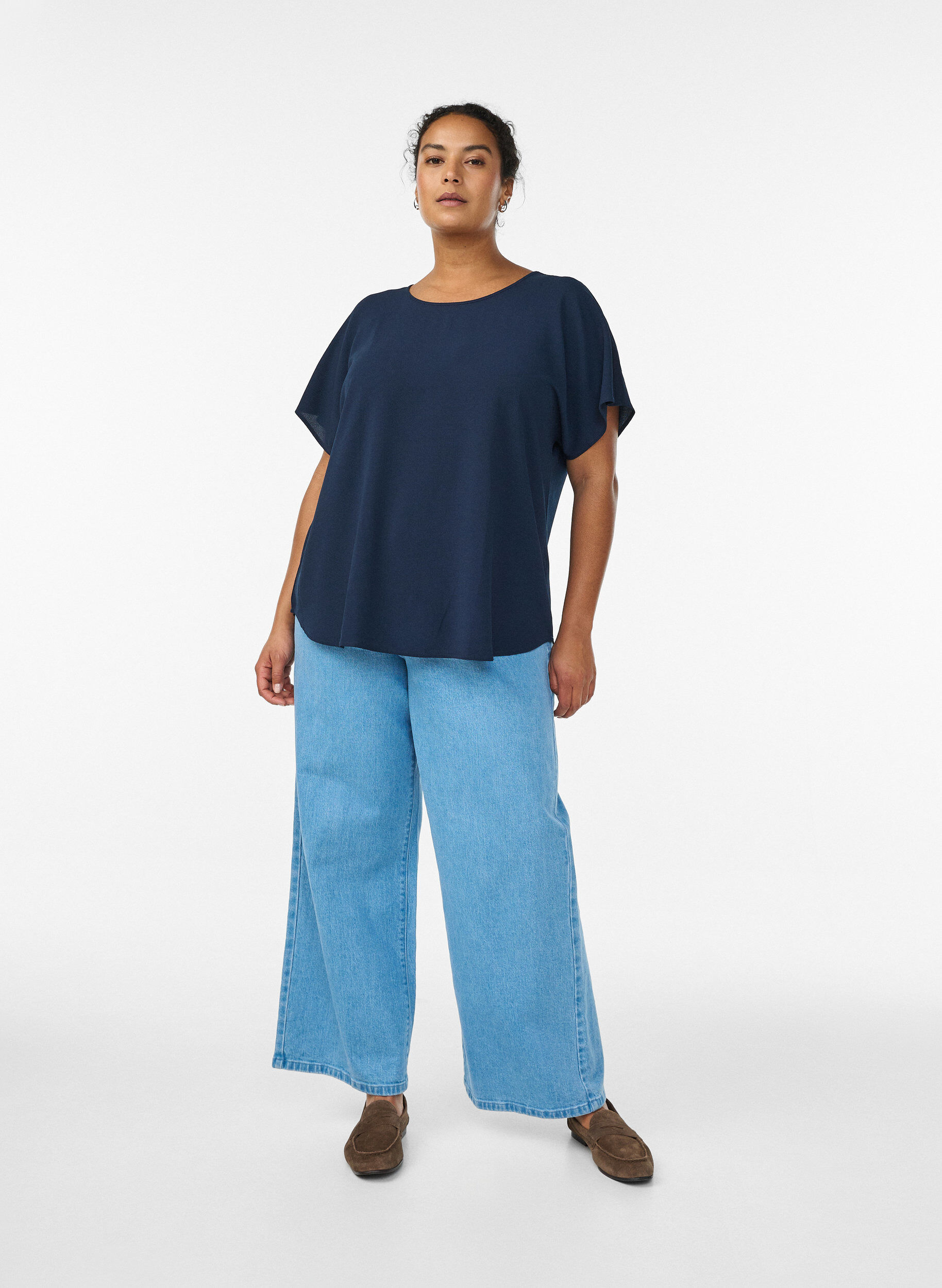 ZizziPusero lyhyill&auml; hihoilla ja py&ouml;re&auml;ll&auml; p&auml;&auml;ntiell&auml;, Sininen, Model image number 1