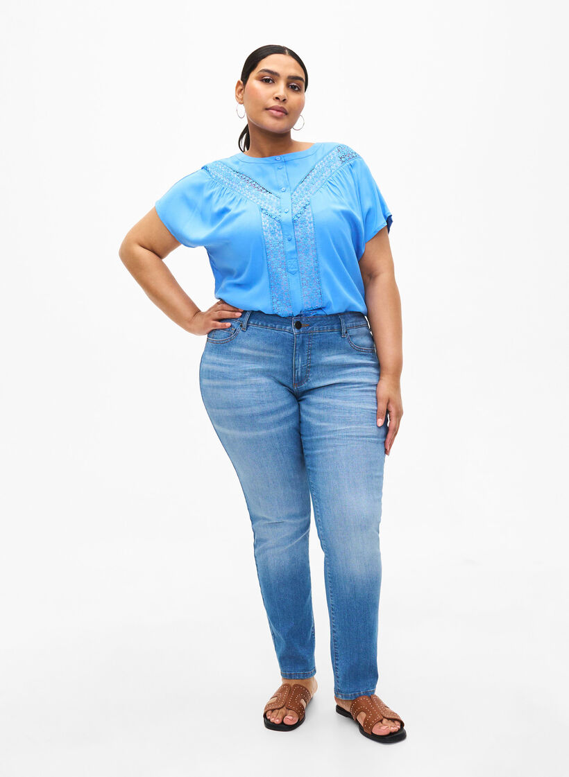 Viskoosipusero pitsikoristeella, Marina, Model image number 2