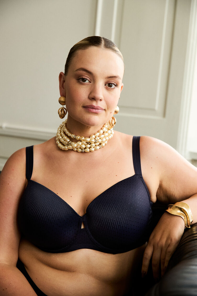 Kaaretut rintaliivit kuviolla, , Model