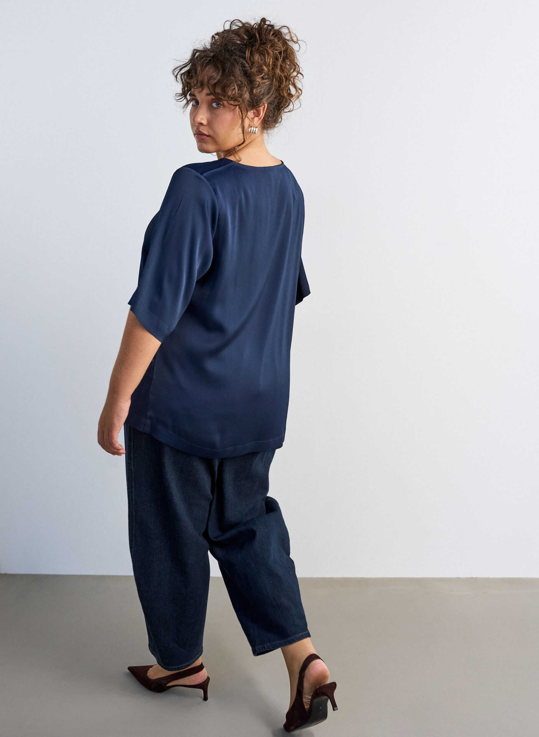 ZizziSatiinipusero kyyn&auml;rmittaisilla hihoilla, Sininen, Model image number 2