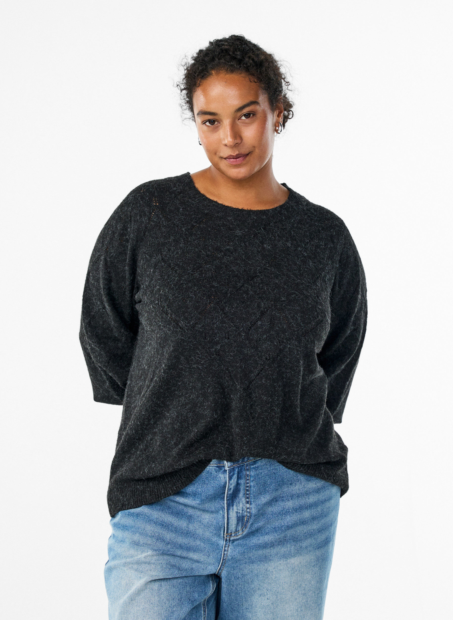 Neulottu yl&auml;osa avoimella kuviolla ja pallohihoilla, Harmaa, Model