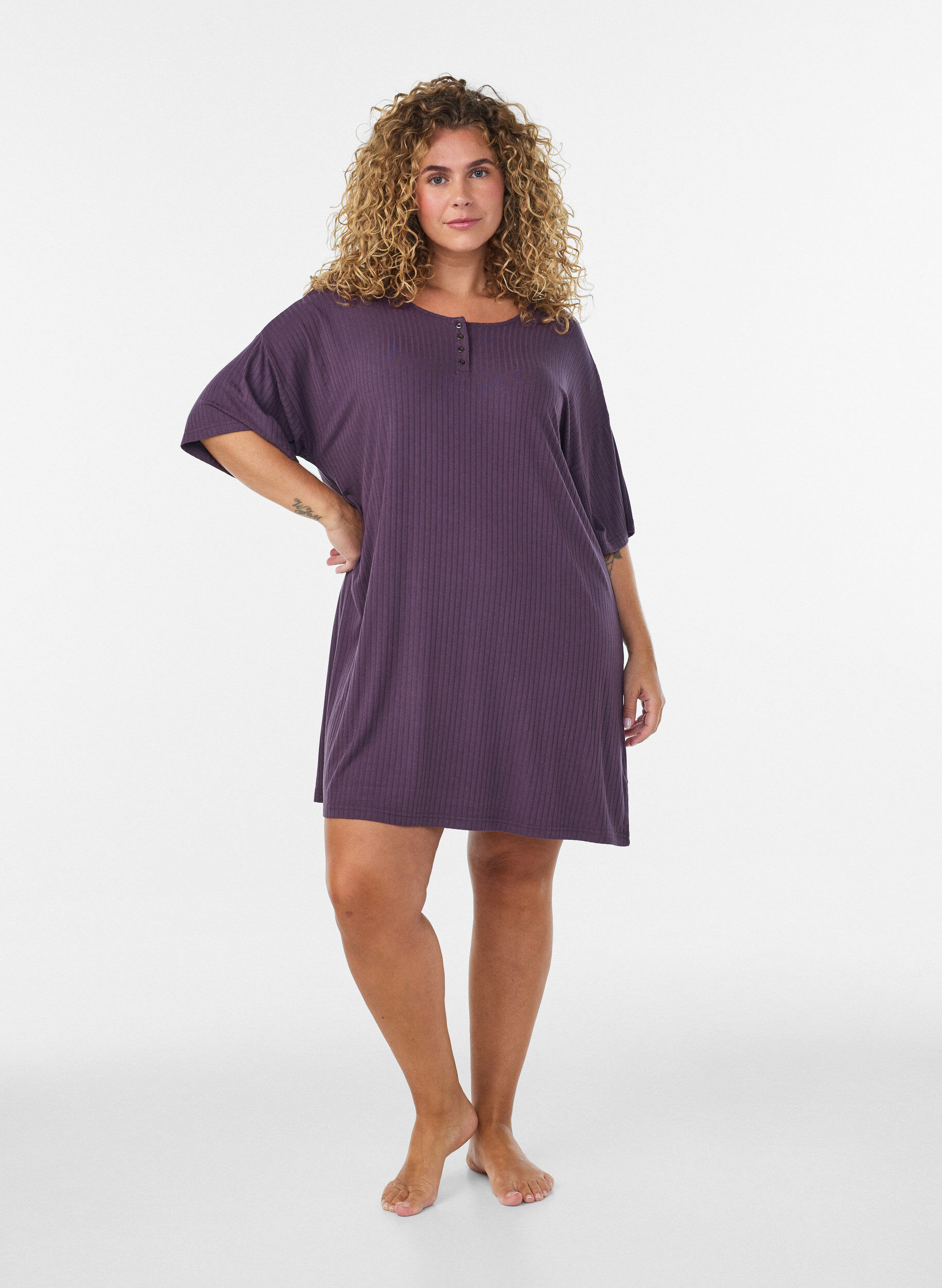 ZizziY&ouml;paita viskoositrikoosta ribatulla pinnalla, Violetti, Model image number 1