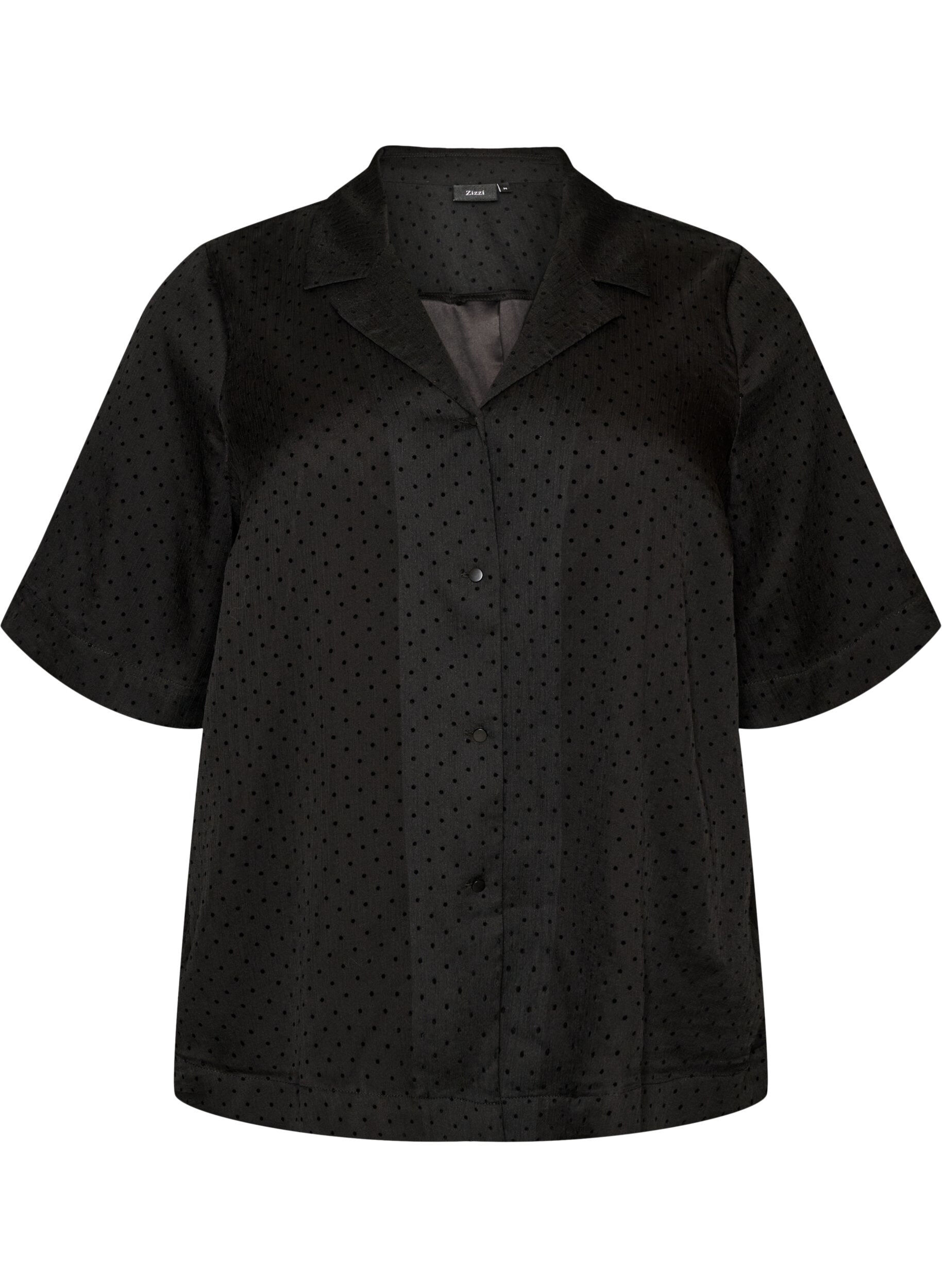 Pilkkukuvioinen puseropaita kauluksilla