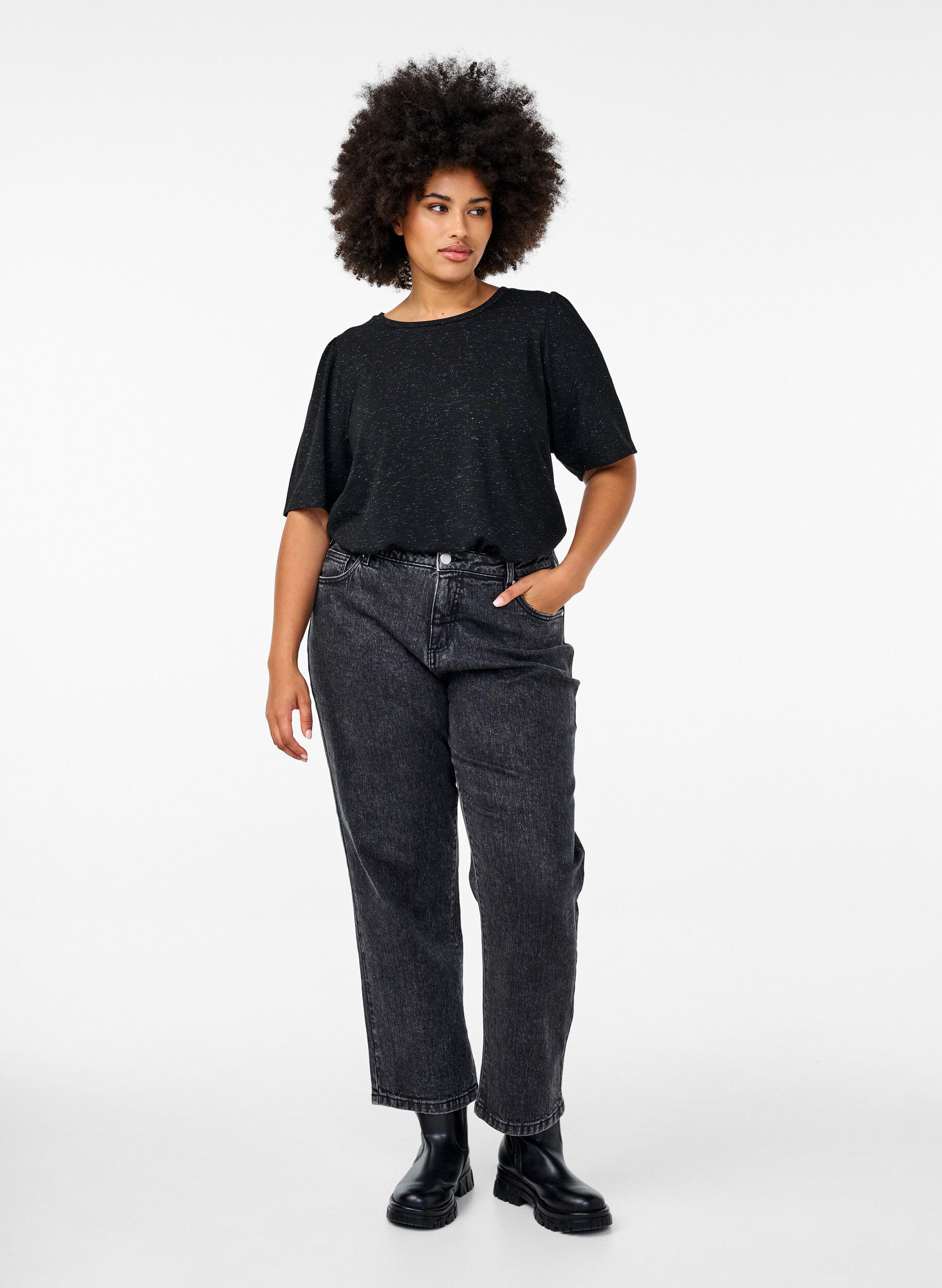 Zizzi T-paita glitterill&auml; ja lyhyill&auml; puhvihioilla, Musta, Model image number 1