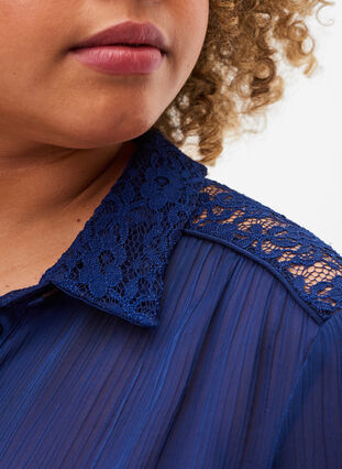 Pitkä paita pitsiyksityiskohdilla, Evening Blue, Model image number 2