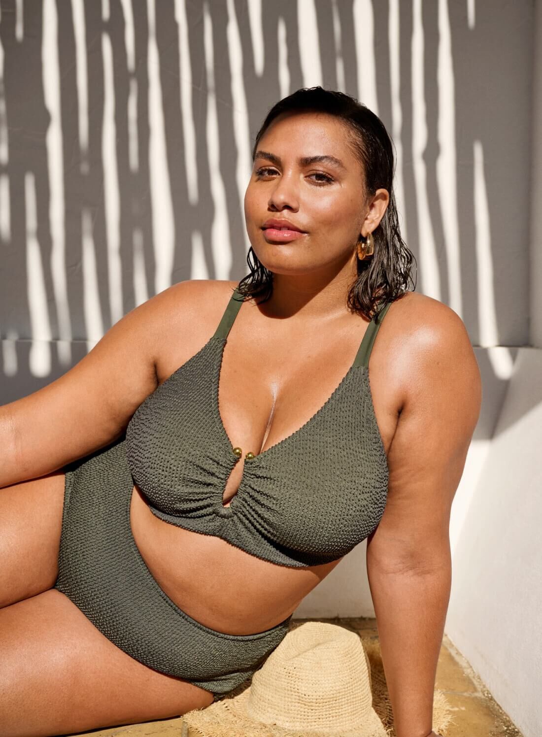 Bikinit, joissa on kuvioita ja tyylik&auml;s yksityiskohta, , Model