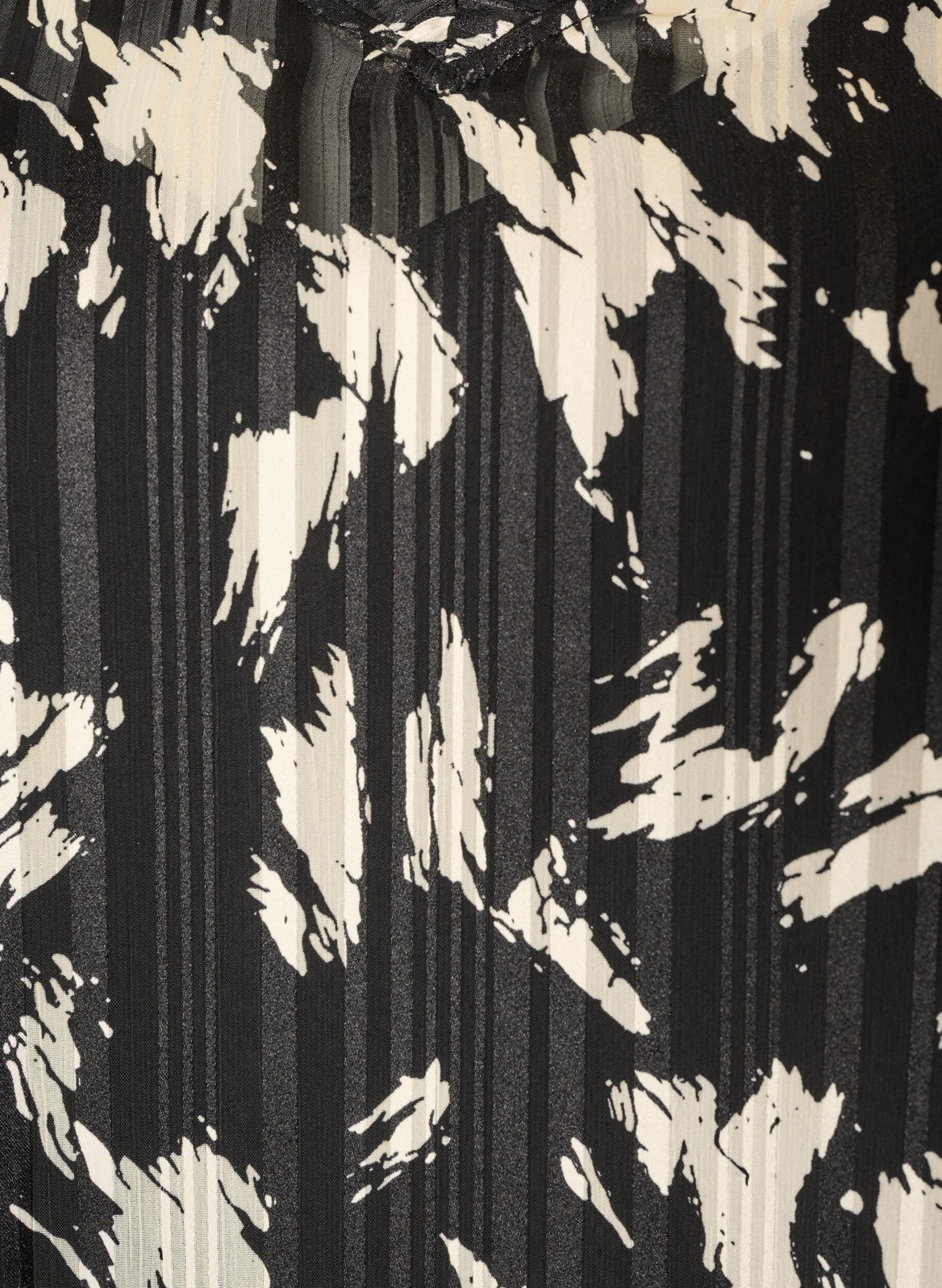 ZizziKuviollinen mekko r&ouml;yhel&ouml;ill&auml; ja pitkill&auml; hihoilla, Musta, Packshot image number 2