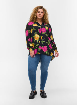 Kukallinen paitapusero napeilla ja smokkirypytyksellä, Black Flower AOP, Model image number 2