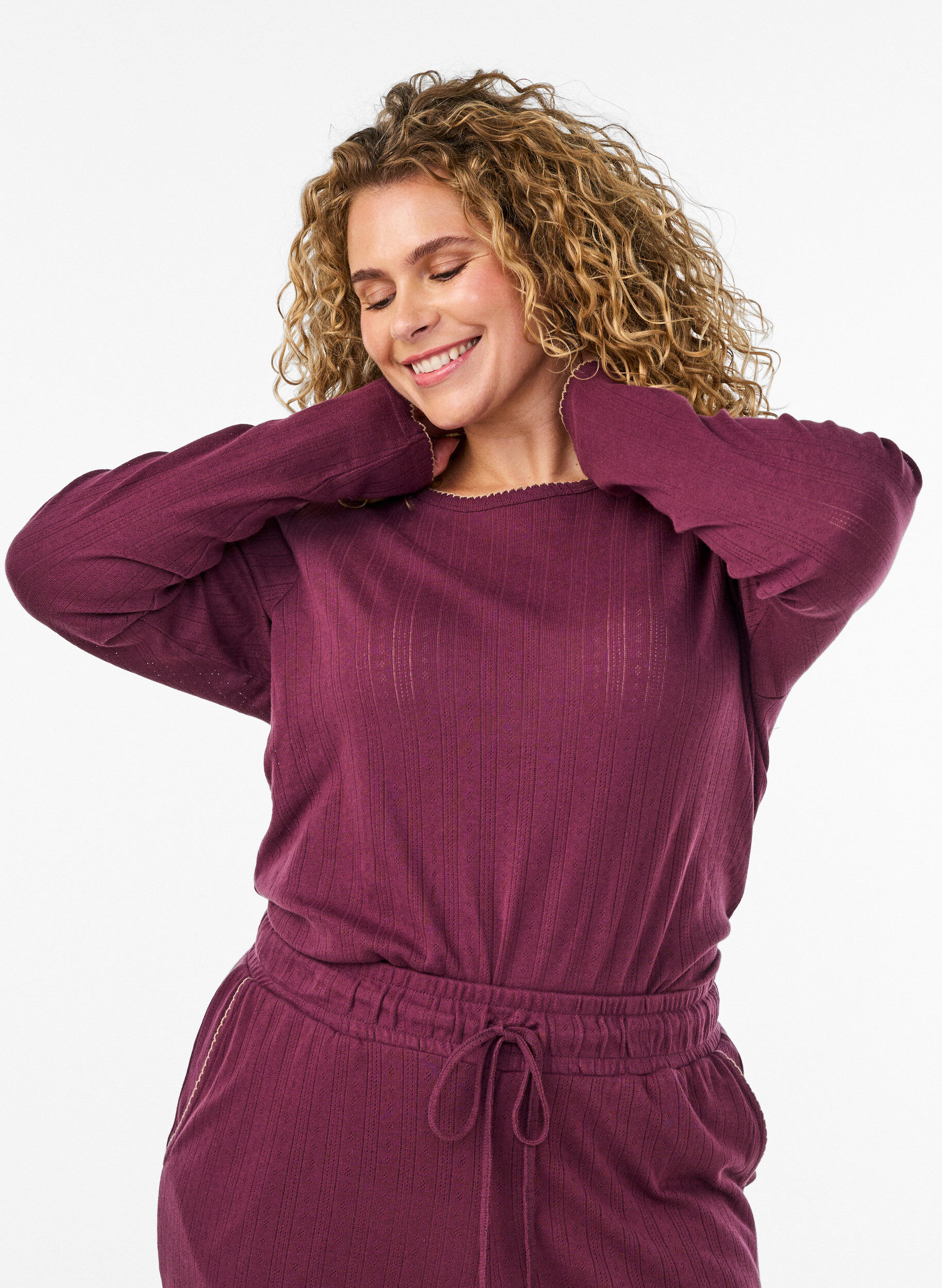 Luomupuuvillainen pyjamapaita rei&rsquo;itetyll&auml; kirjailulla, Tumma Bordeaux, Model