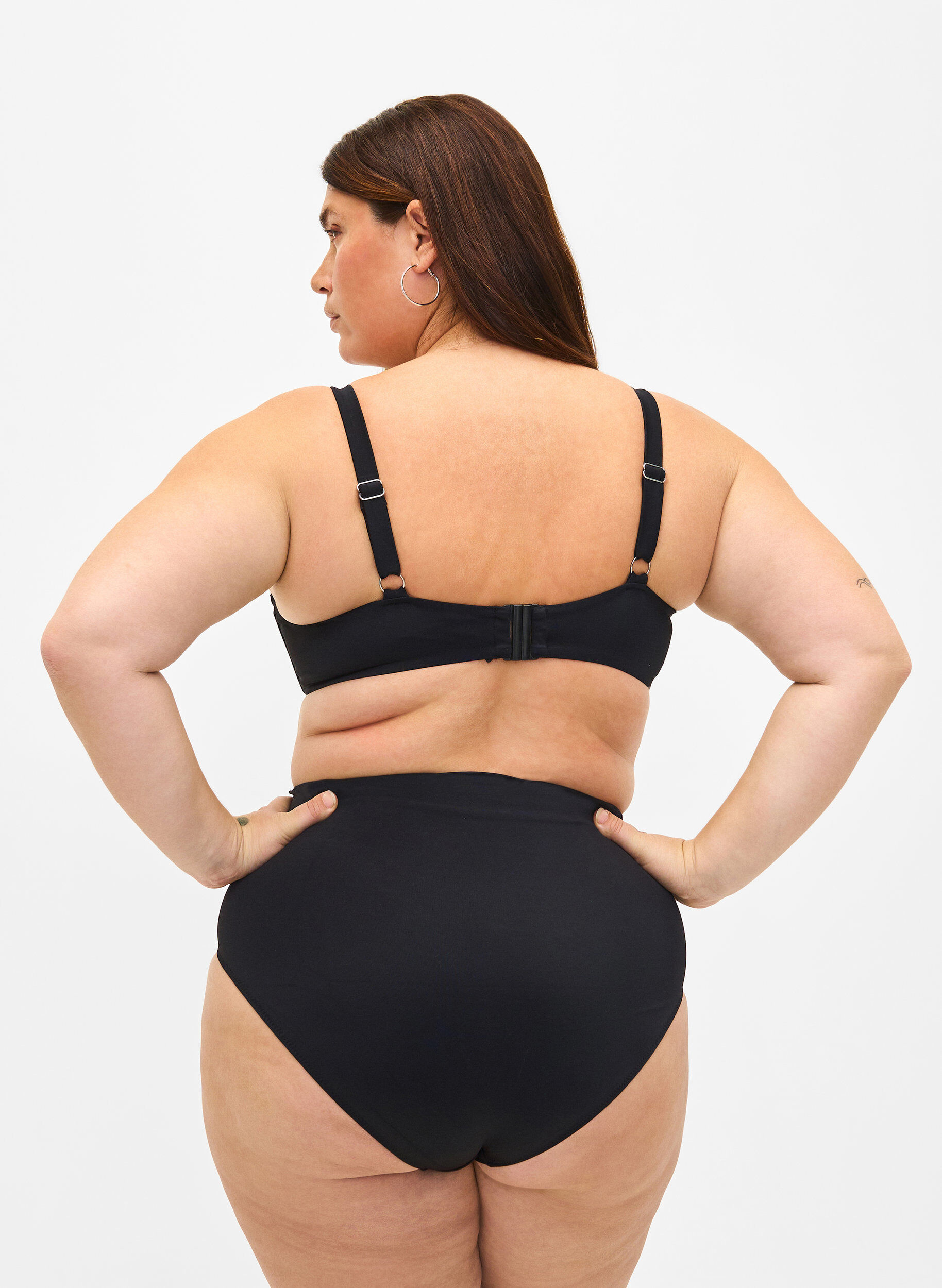 Zizzi Kaarituelliset rypytyksin koristellut bikinirintaliivit, Black, Model image number 1