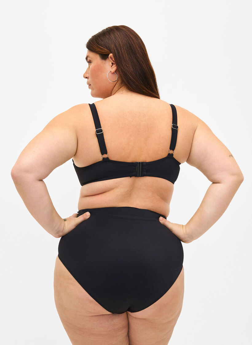 Kaarituelliset rypytyksin koristellut bikinirintaliivit, Black, Model image number 1