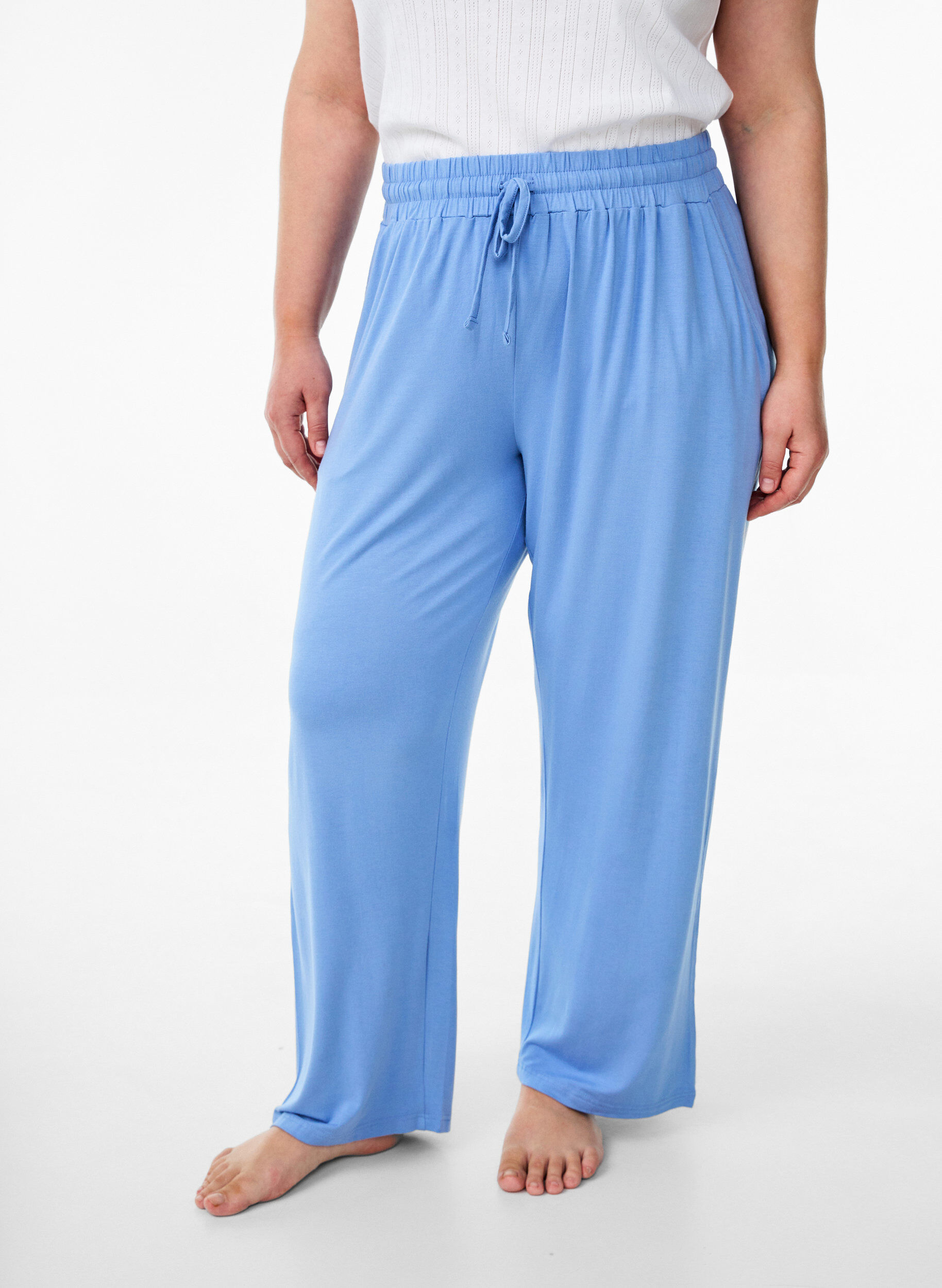 ZizziRennot y&ouml;housut viskoosijersey-kankaasta taskuilla, Sininen, Model image number 2