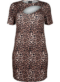 Tyköistuva leopardikuvioinen mekko, jossa on aukkokoriste