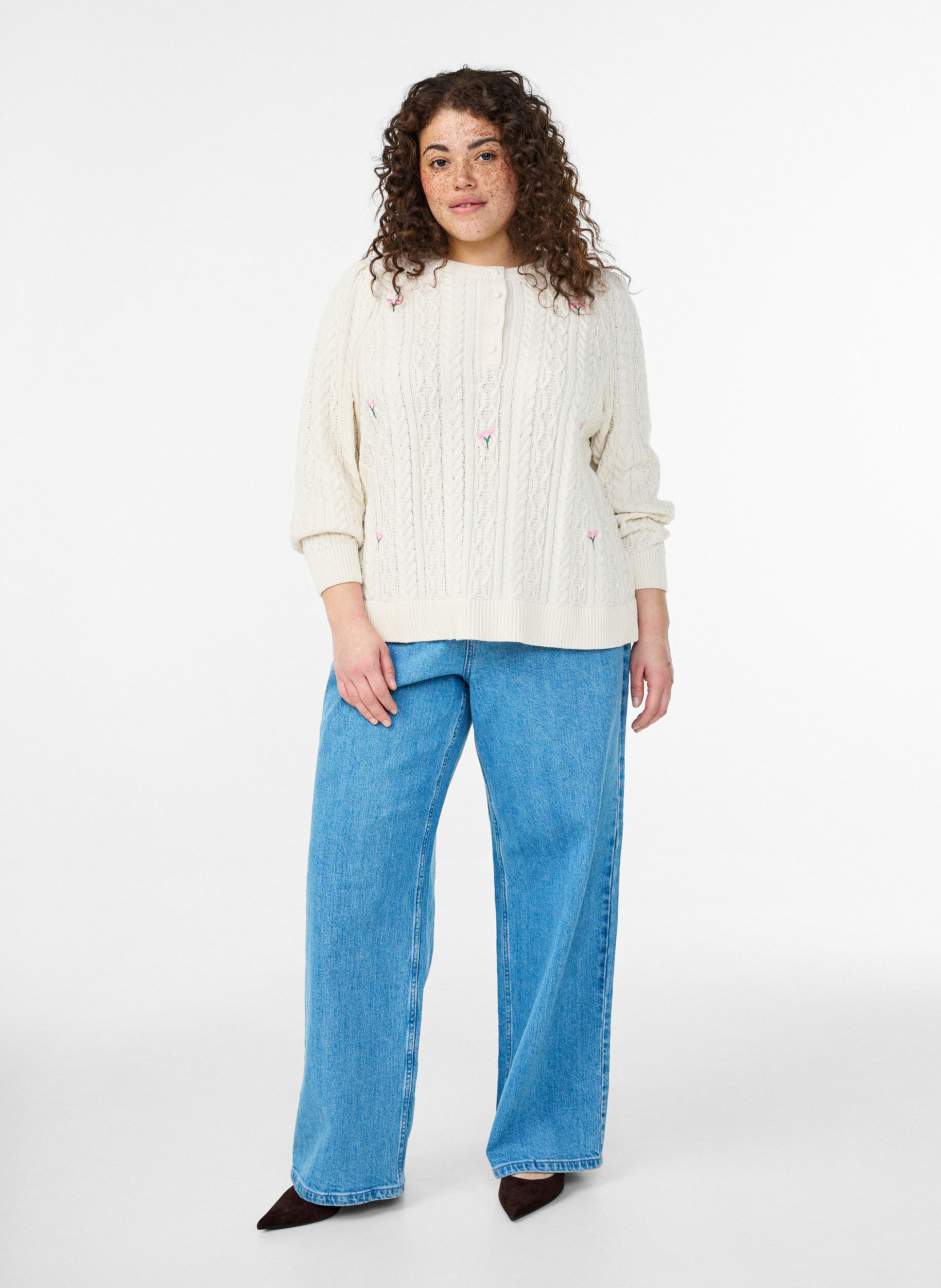 Zizzi Neuleblouse palmikkokuviolla ja brodeeratuilla kukilla, Valkoinen, Model image number 1