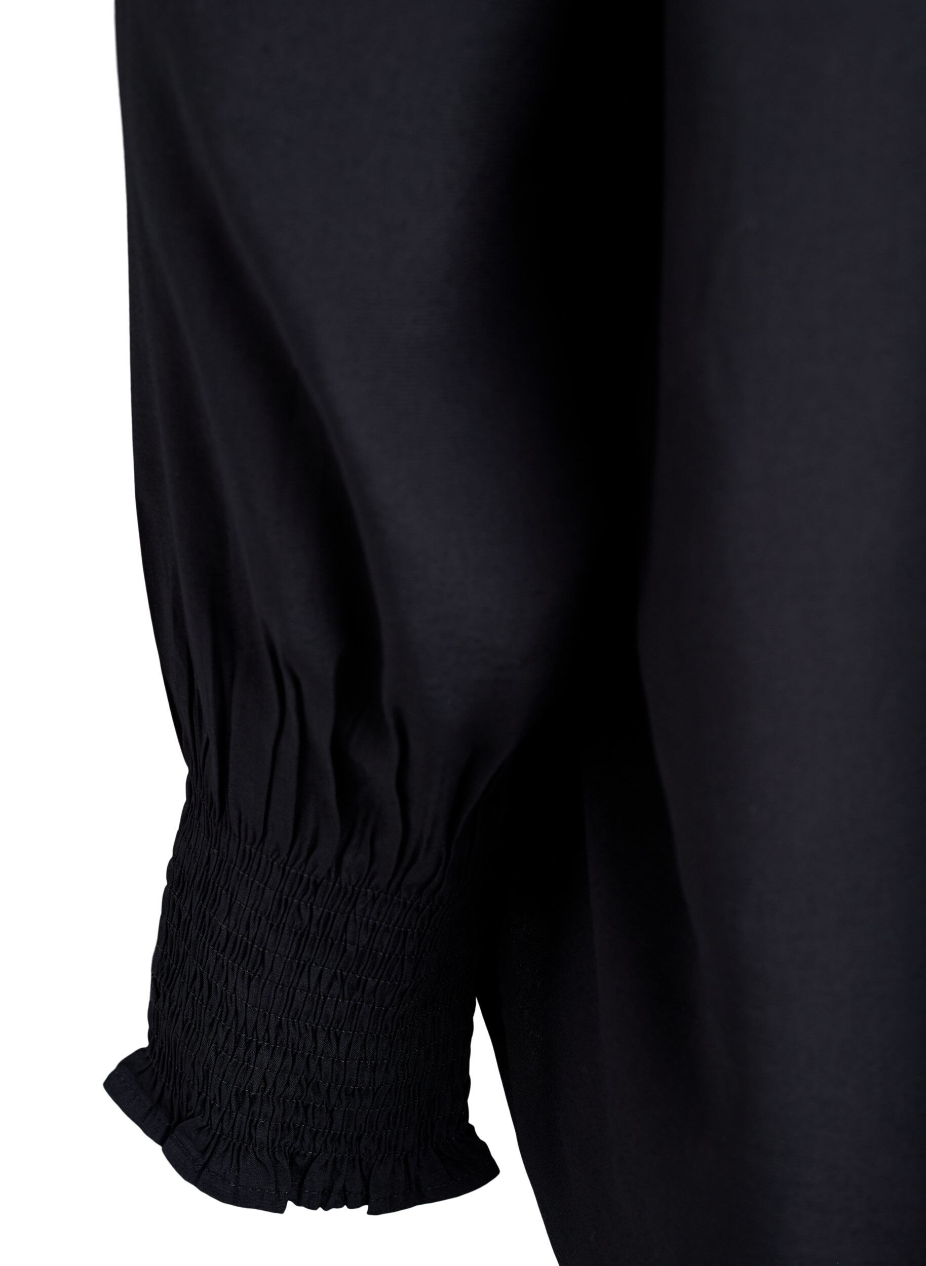 ZizziPusero r&ouml;yhel&ouml;kauluksella ja rypytyksill&auml;, Musta, Packshot image number 3