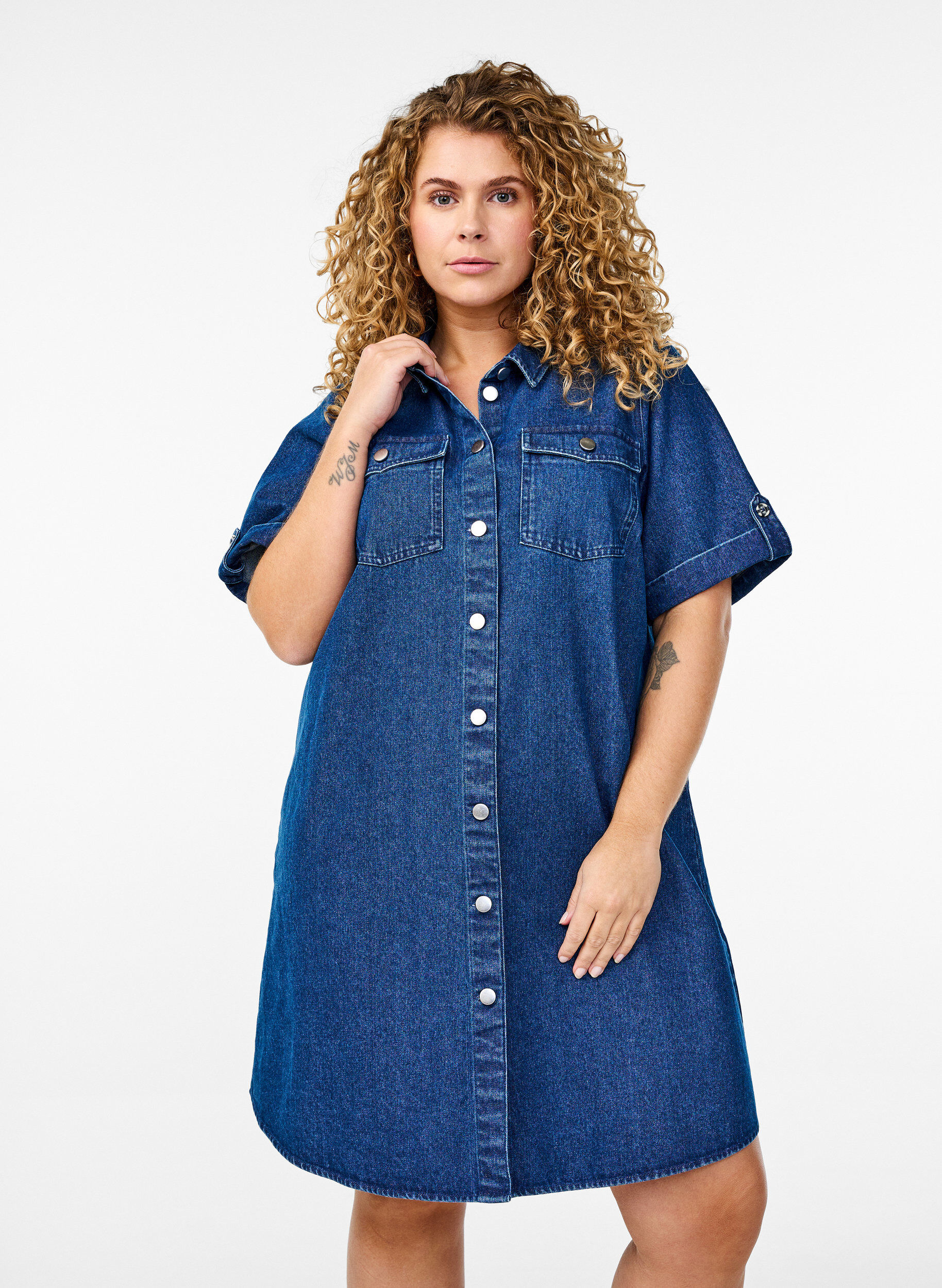Zizzi Denimmekko lyhyill&auml; hihoilla ja napeilla, Sininen, Model image number 0