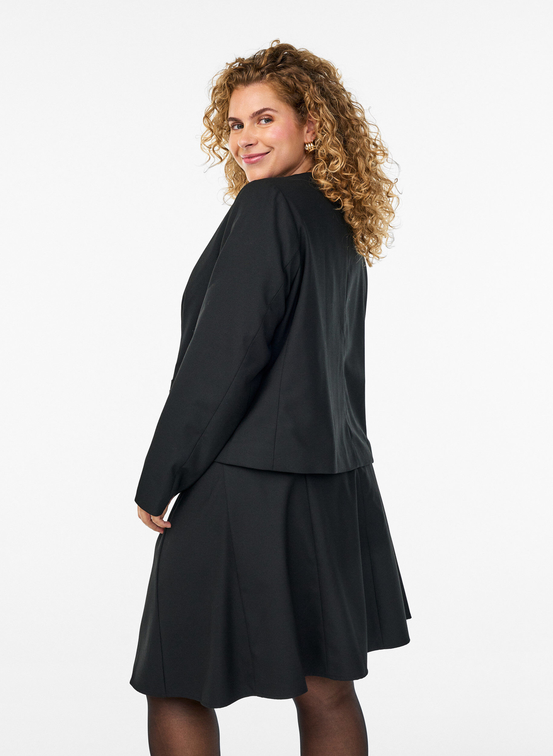 Zizzi Lyhyt A-linjan hame, Musta, Model image number 2