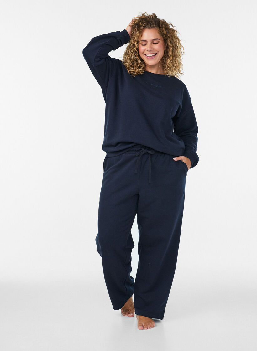 Verkkarit taskuilla, Sininen, Model image number 0