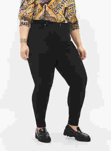 Erityisen korkeavyötäröiset Bea farkut super slim fit -mallissa, Black, Model image number 2