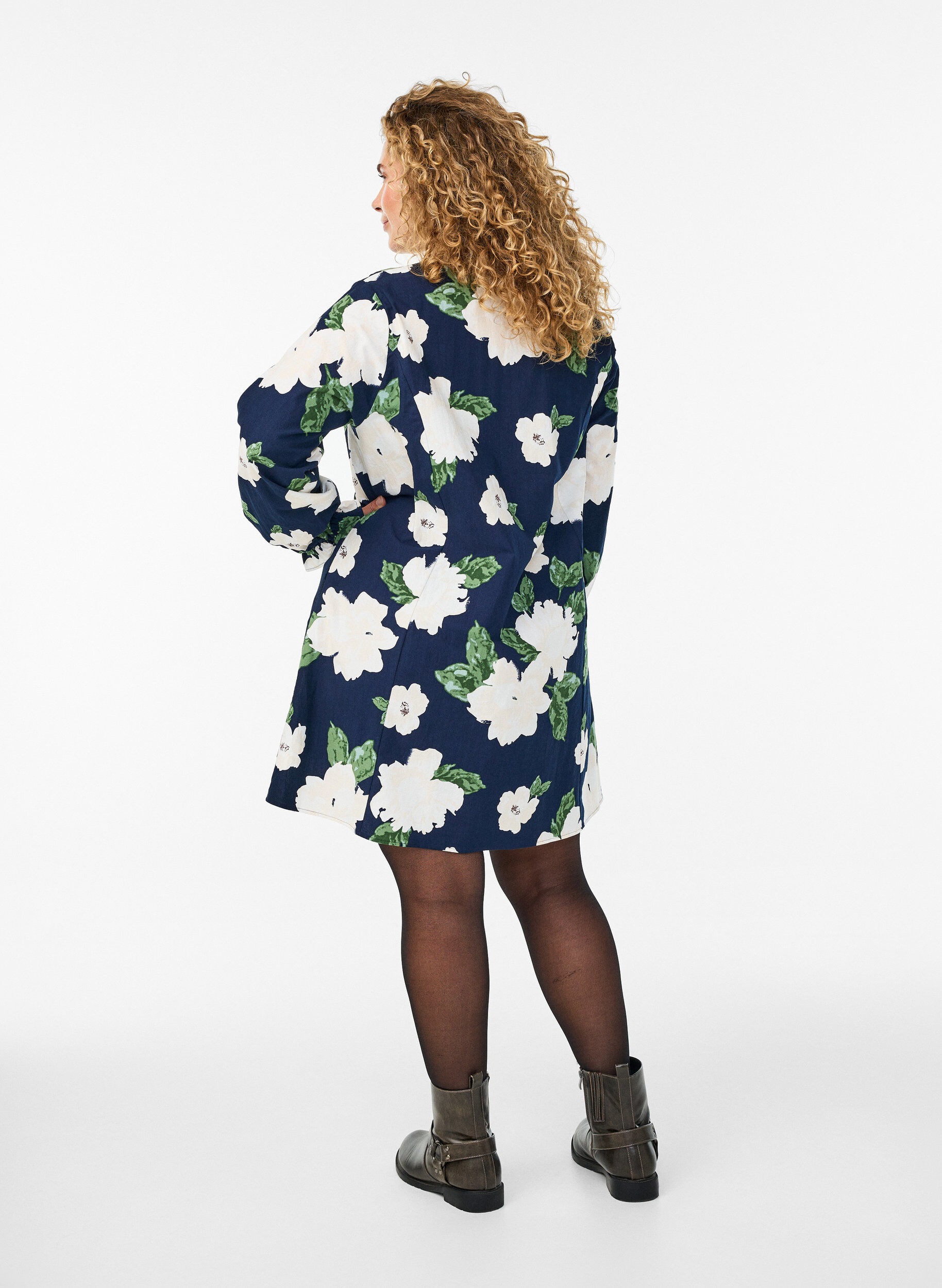 Zizzi Lyhyt puuvillamekko V-p&auml;&auml;ntiell&auml; ja pitkiss&auml; hihoissa, Sininen, Model image number 2