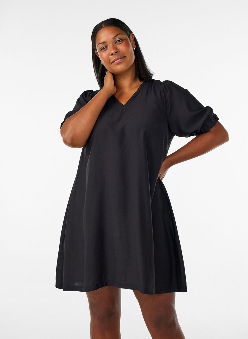 Lyhyt A-linjainen mekko V-p&auml;&auml;ntiell&auml;, Musta, Model image number 0
