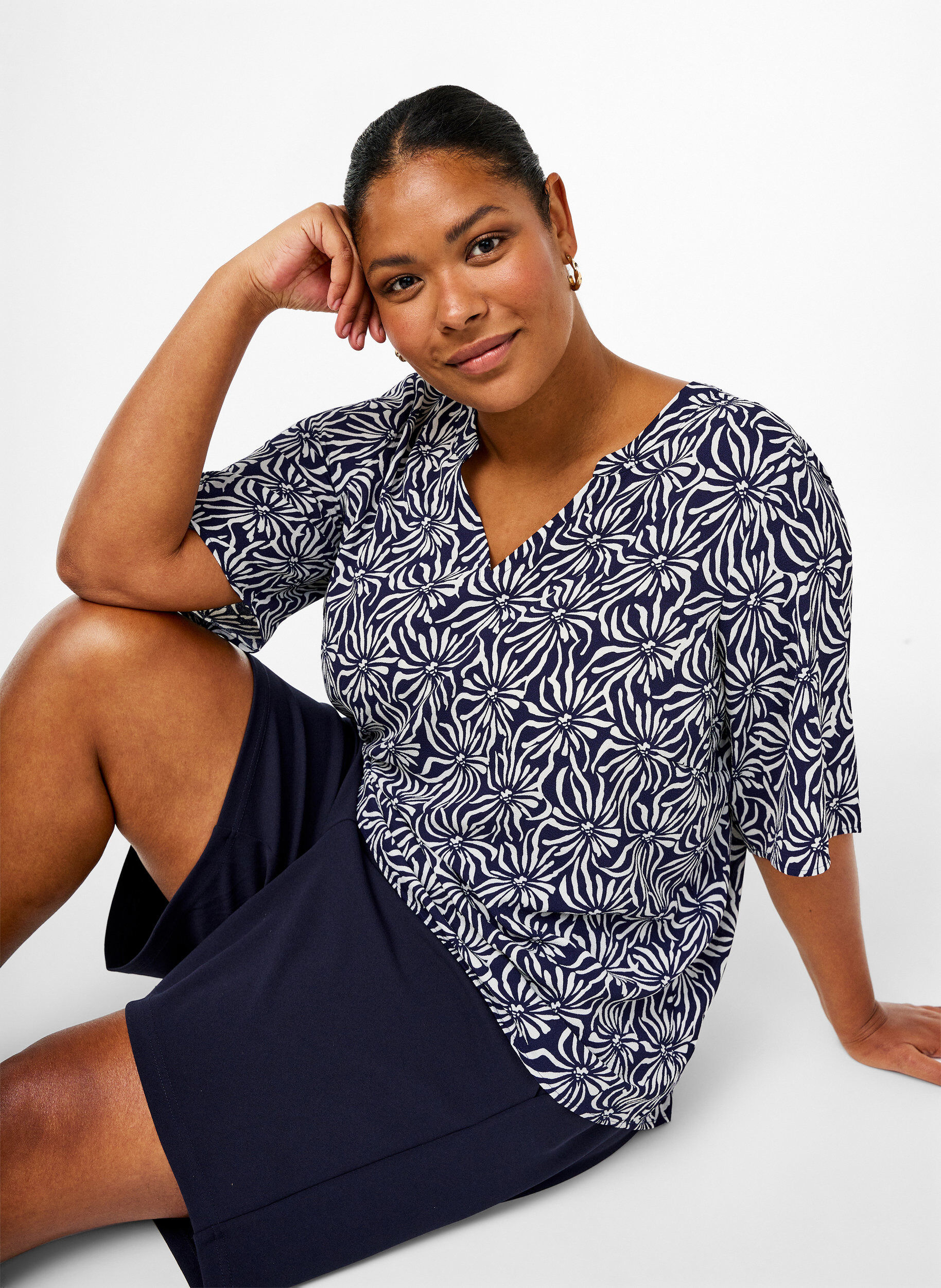 Zizzi Kukkakuvioitu pusero, jossa on V-p&auml;&auml;ntie, White Blue Flower, Image image number 0