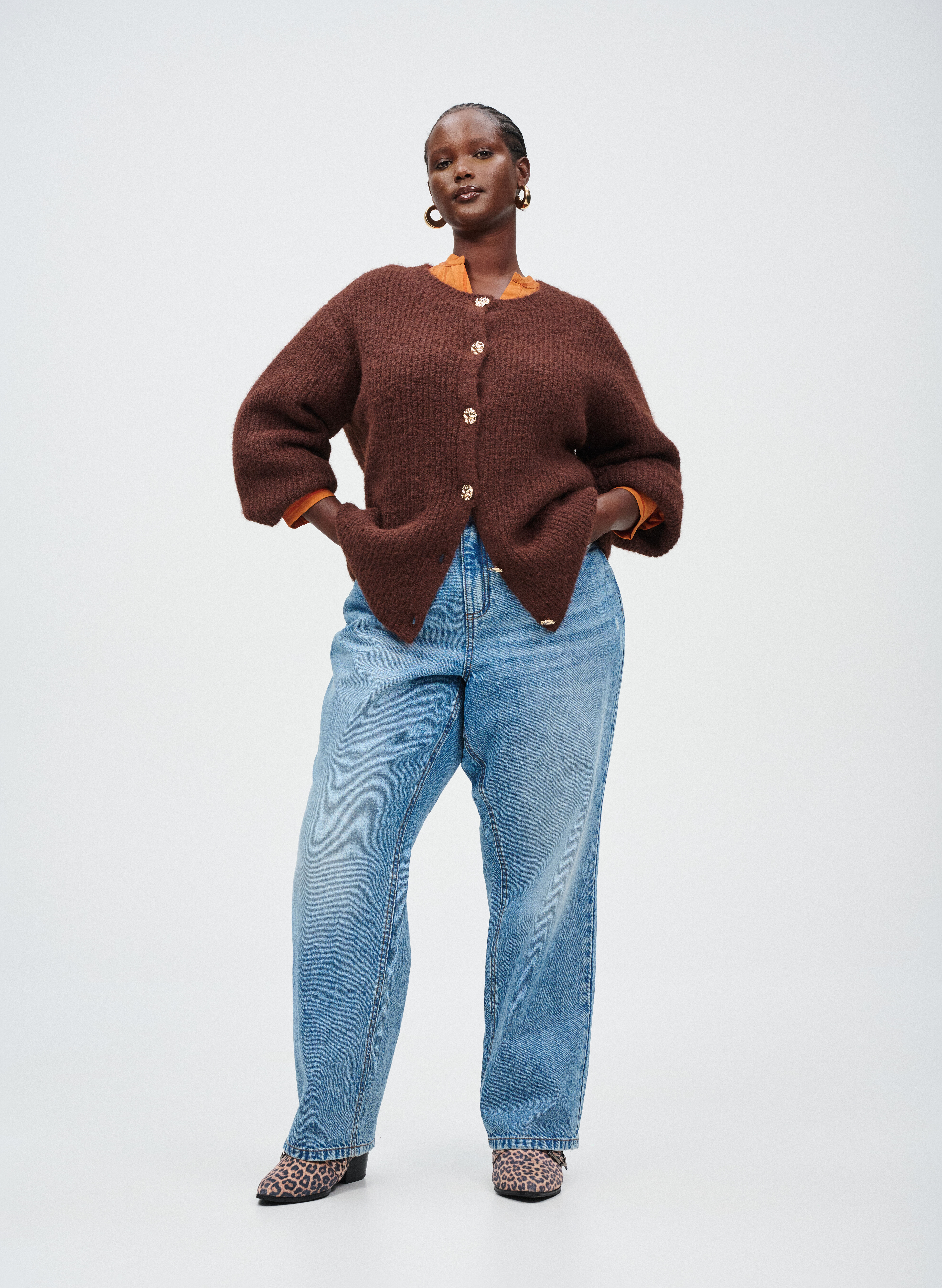 Zizzi Neule kultaisilla napeilla, , Model