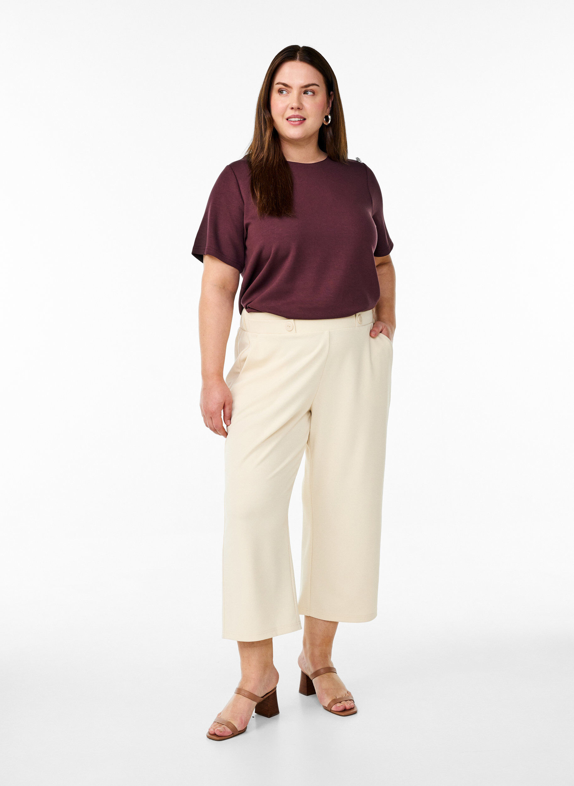 Zizzi7/8-pituiset housut v&auml;lj&auml;ss&auml; mallissa, Beige, Model image number 0