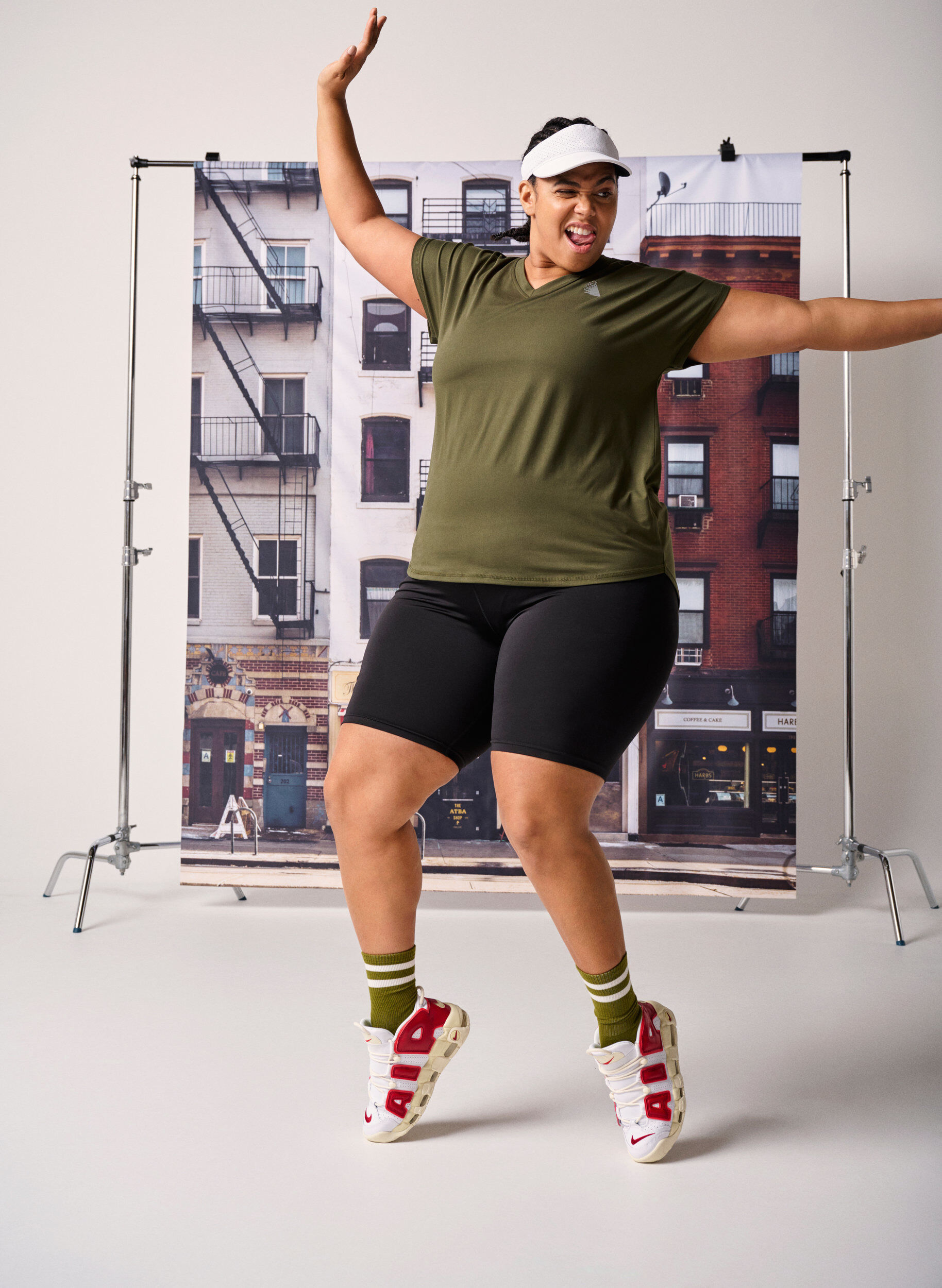 Zizzi Treenipaita V-p&auml;&auml;ntiell&auml;, Forest Night, Image image number 0