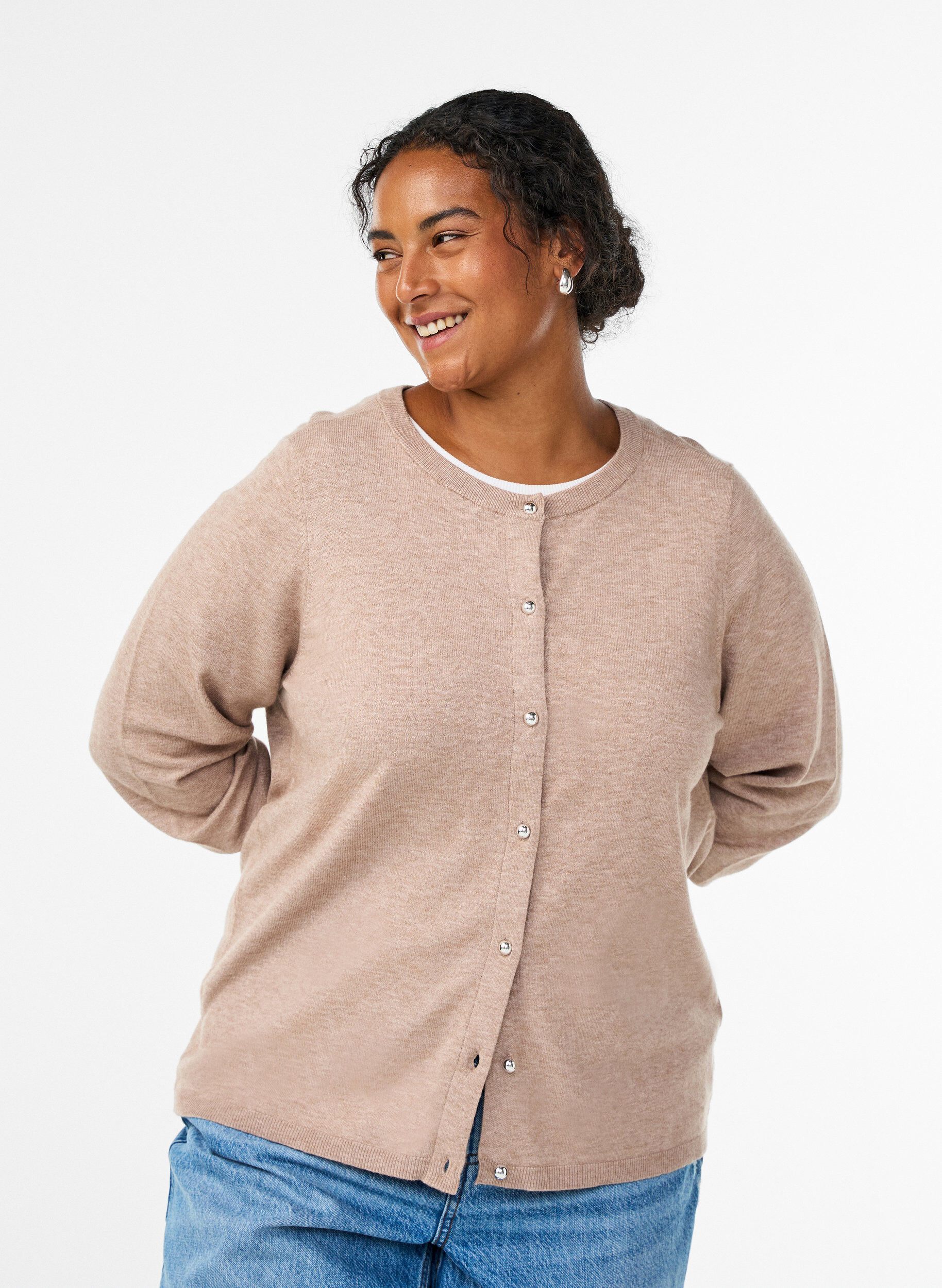 Neuletakki py&ouml;reill&auml; napeilla, Beige, Model