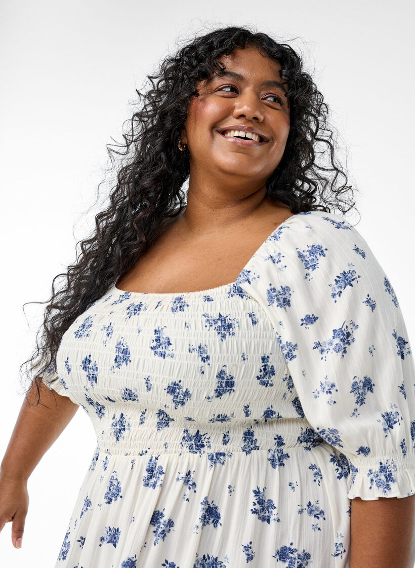 Kukallinen midimekko viskoosista smokkirypytyksell&auml;, Valkoinen, Model image number 2