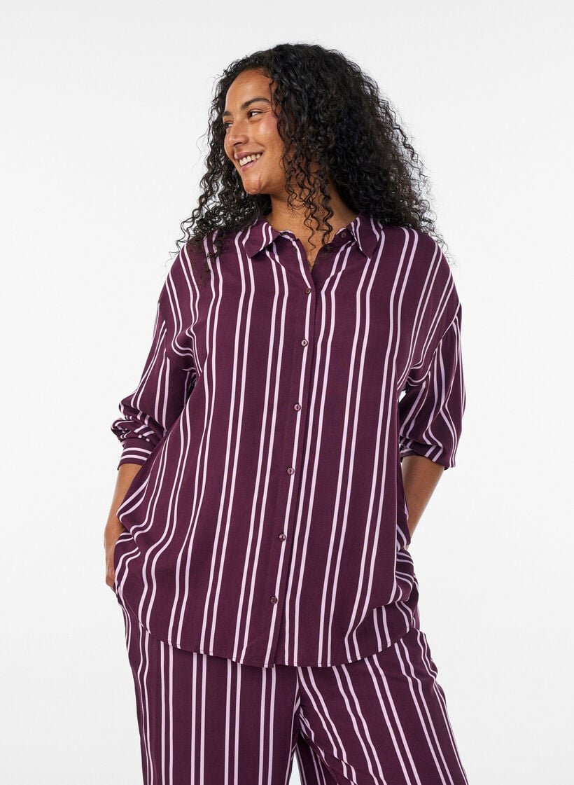 Raidallinen y&ouml;paita, Tumma Bordeaux, Model image number 0
