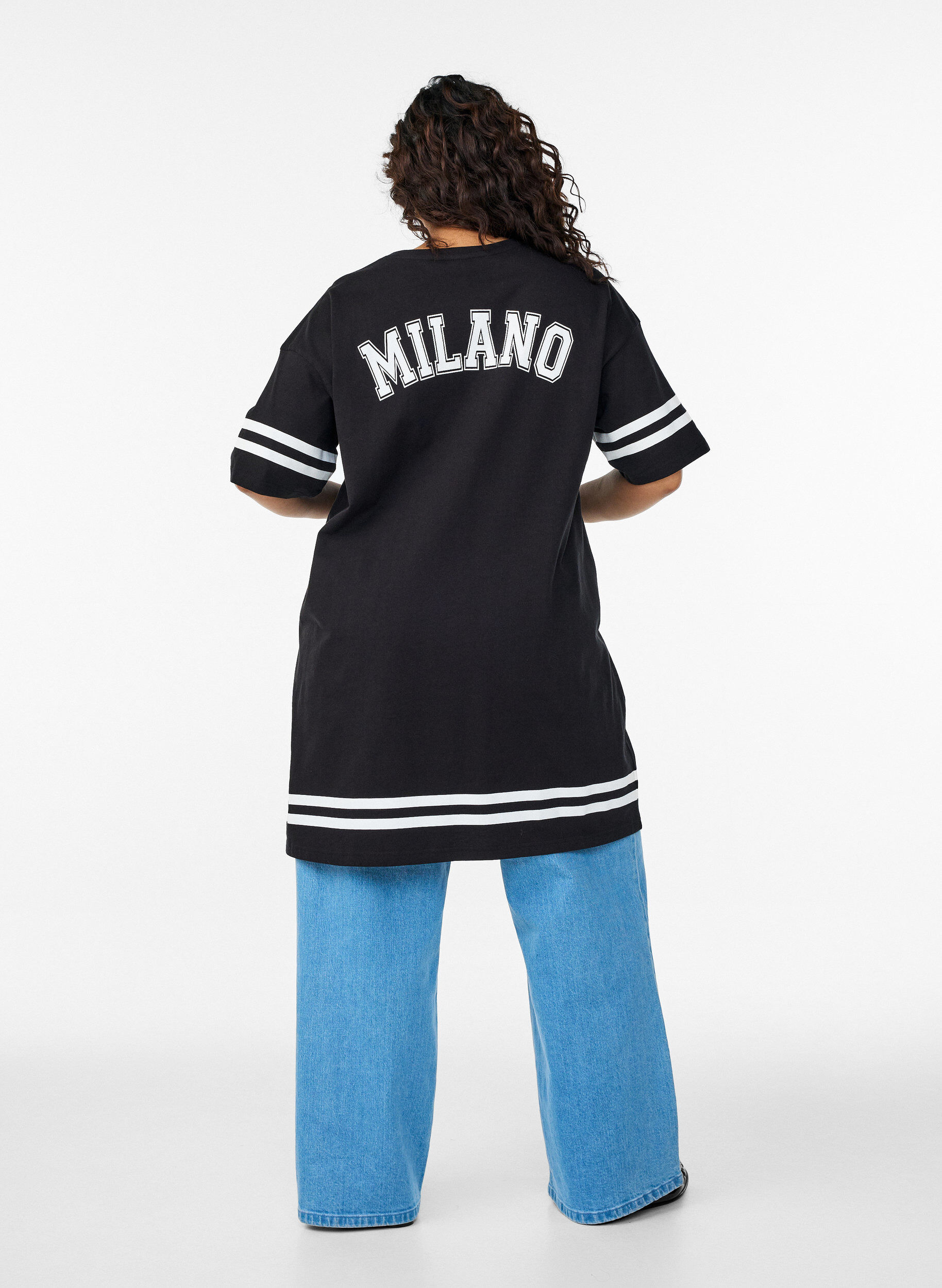 Zizzi Lyhyt T-paitamekko sporttisilla yksityiskohdilla, Musta, Model image number 2