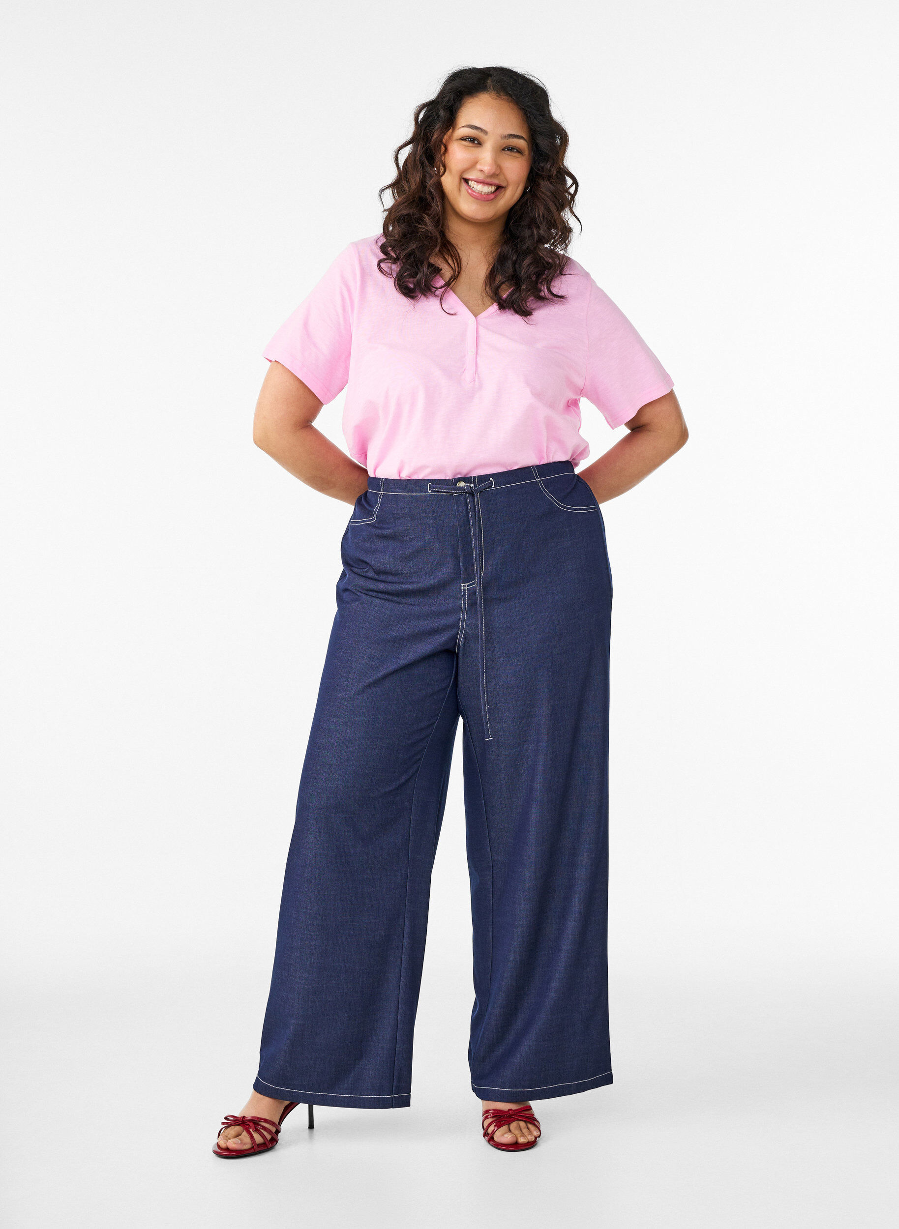 Zizzi T-paita nappiyksityiskohdalla, Vaaleanpunainen, Model image number 1