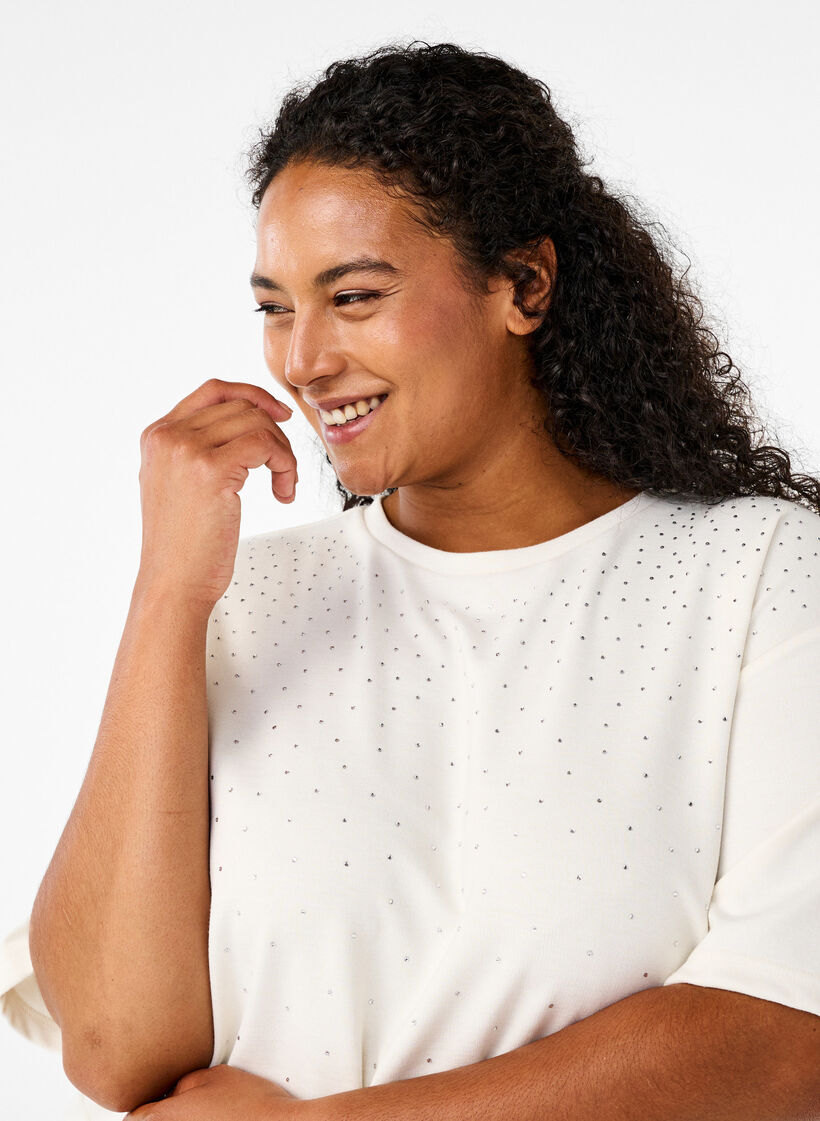 T-paita, jossa on strasseja ja pyöreä kaula-aukko., Valkoinen, Model image number 3