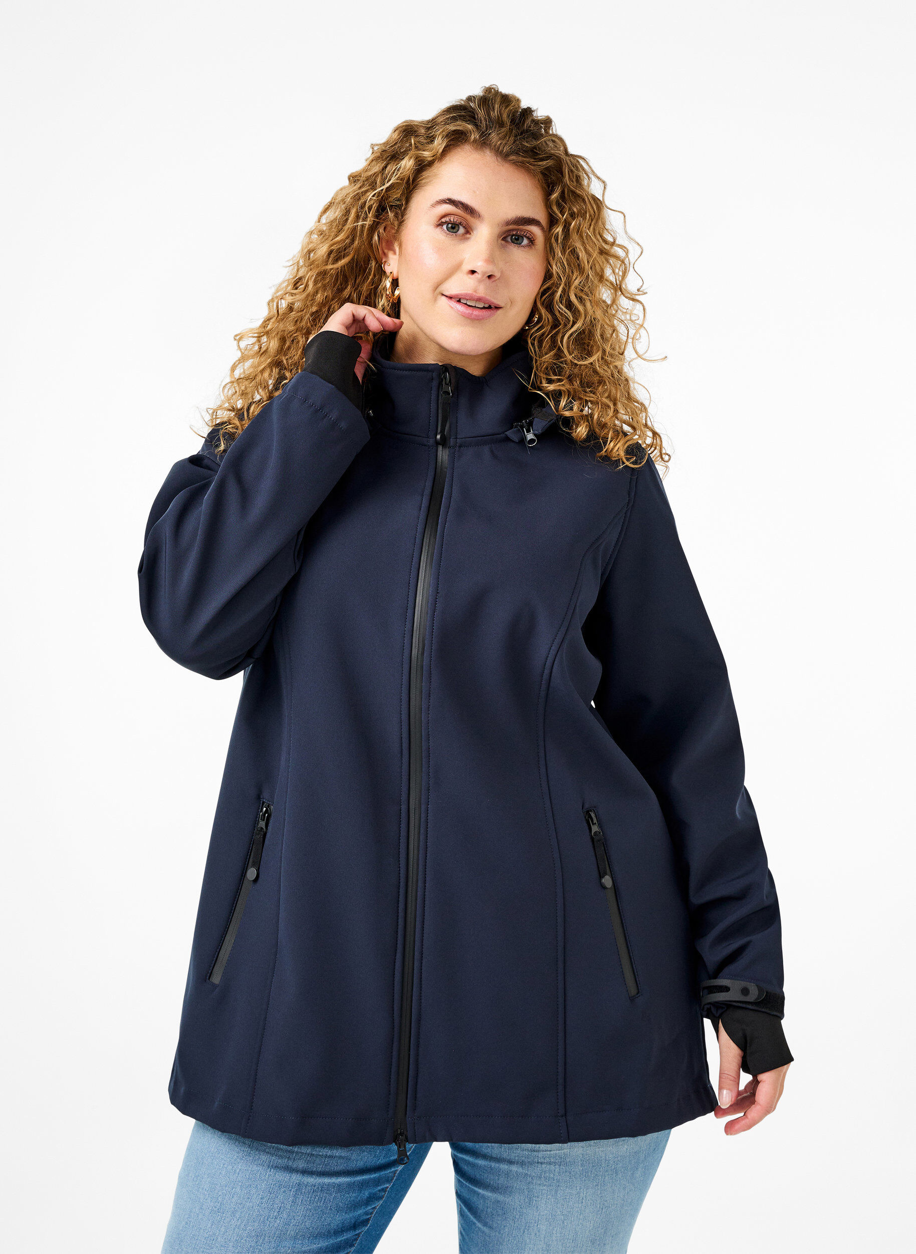 Lyhyt softshell-takki irroitettavalla hupulla, Sininen, Model