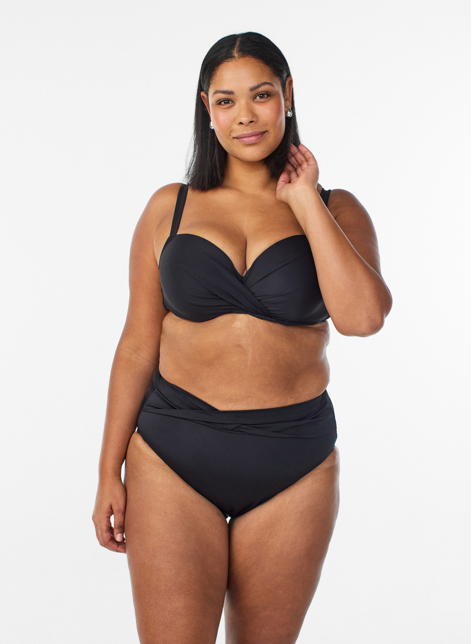 Bikinialaosat kietaisuyksityiskohdalla, Musta, Model