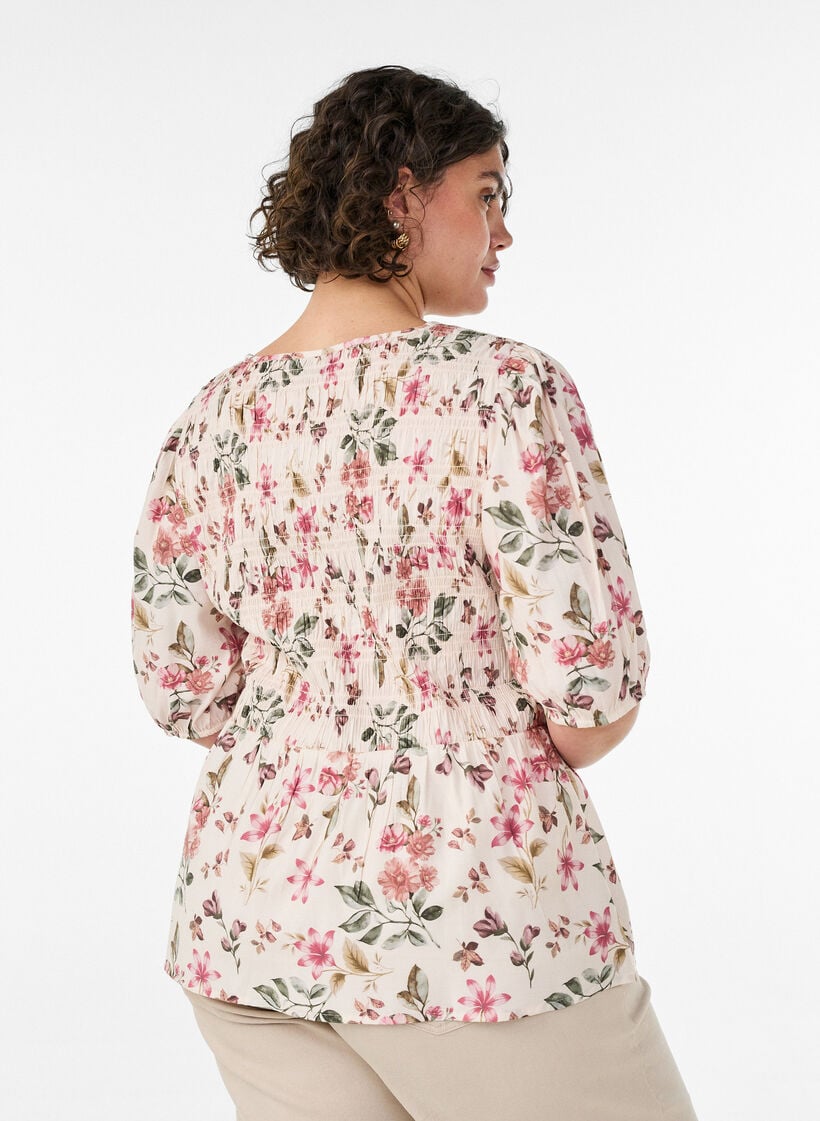 Viskoosipusero smokkauksella ja peplum-efektill&auml;, Vanilja, Model image number 2