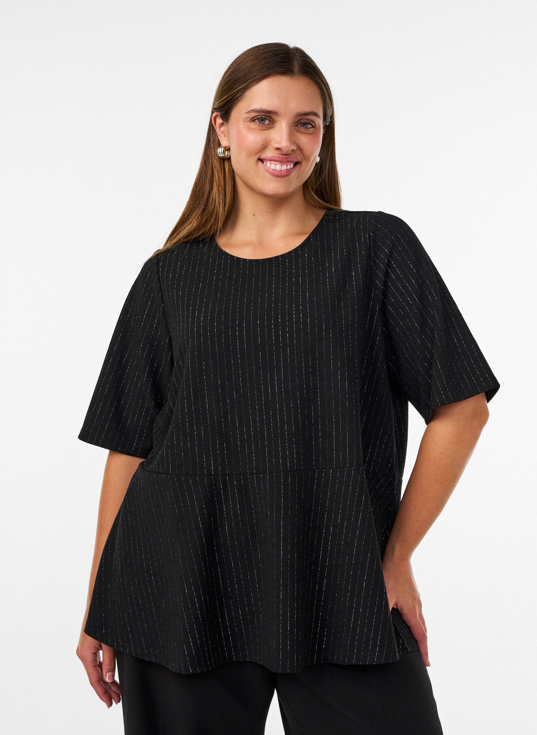 Peplum-pusero kimalteraidoilla, Musta, Model