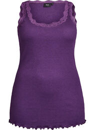 Toppi pitsisomisteella, Violetti