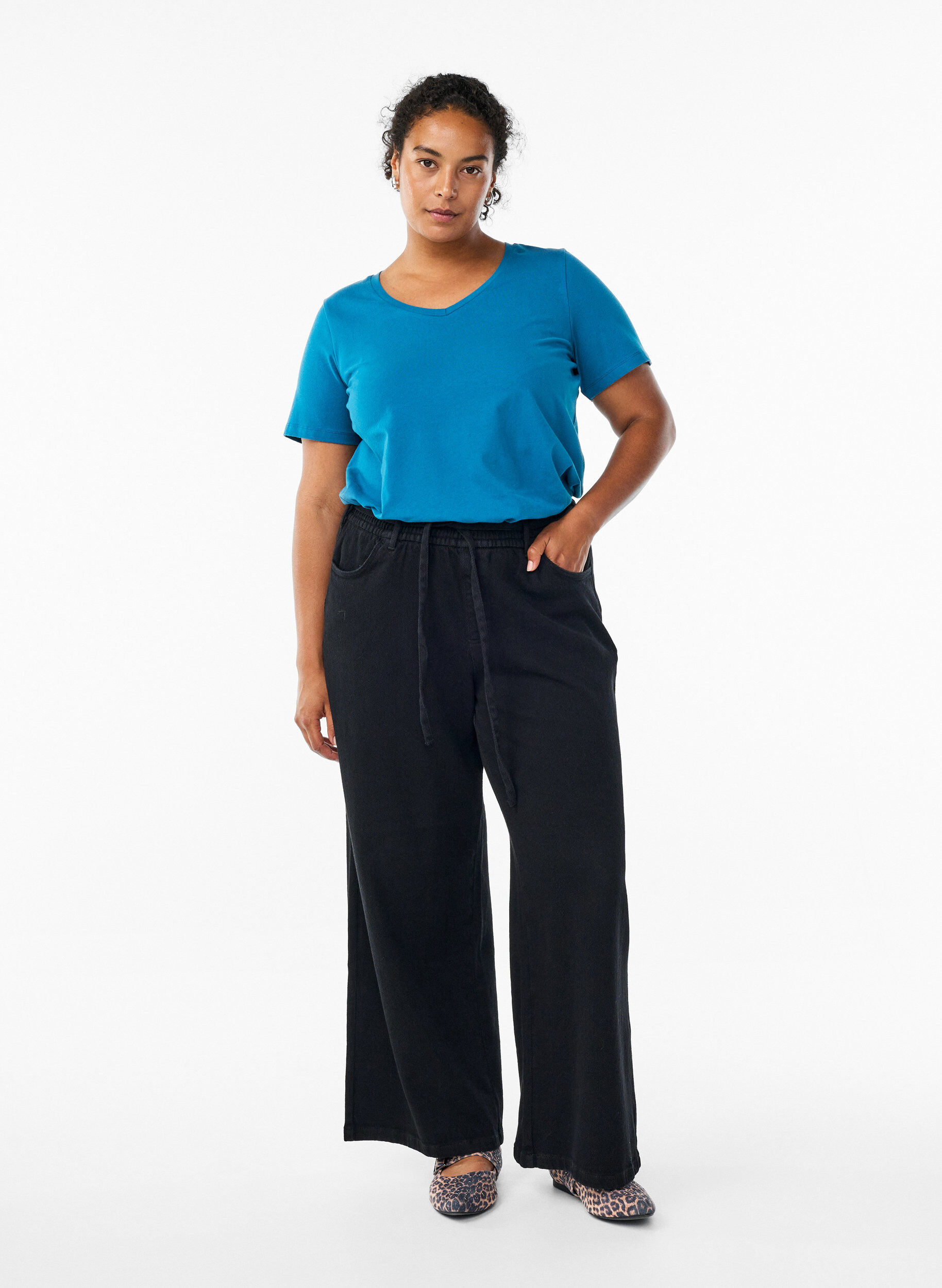 Zizzi Yksiv&auml;rinen peruspuuvilla T-paita, Sininen, Model image number 1