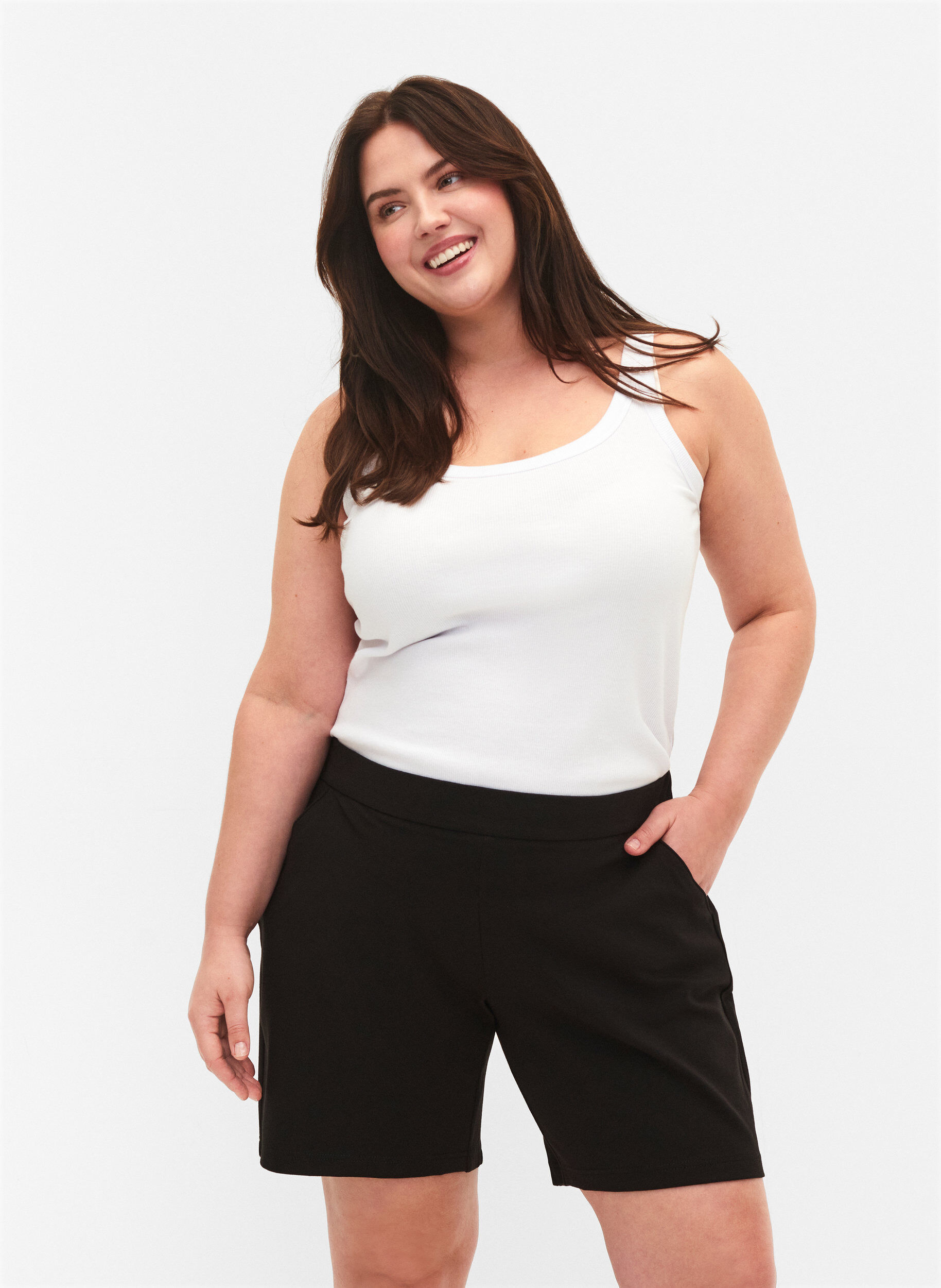 Zizzi Maddison shortsit normaalilla istuvuudella, Black, Model image number 0