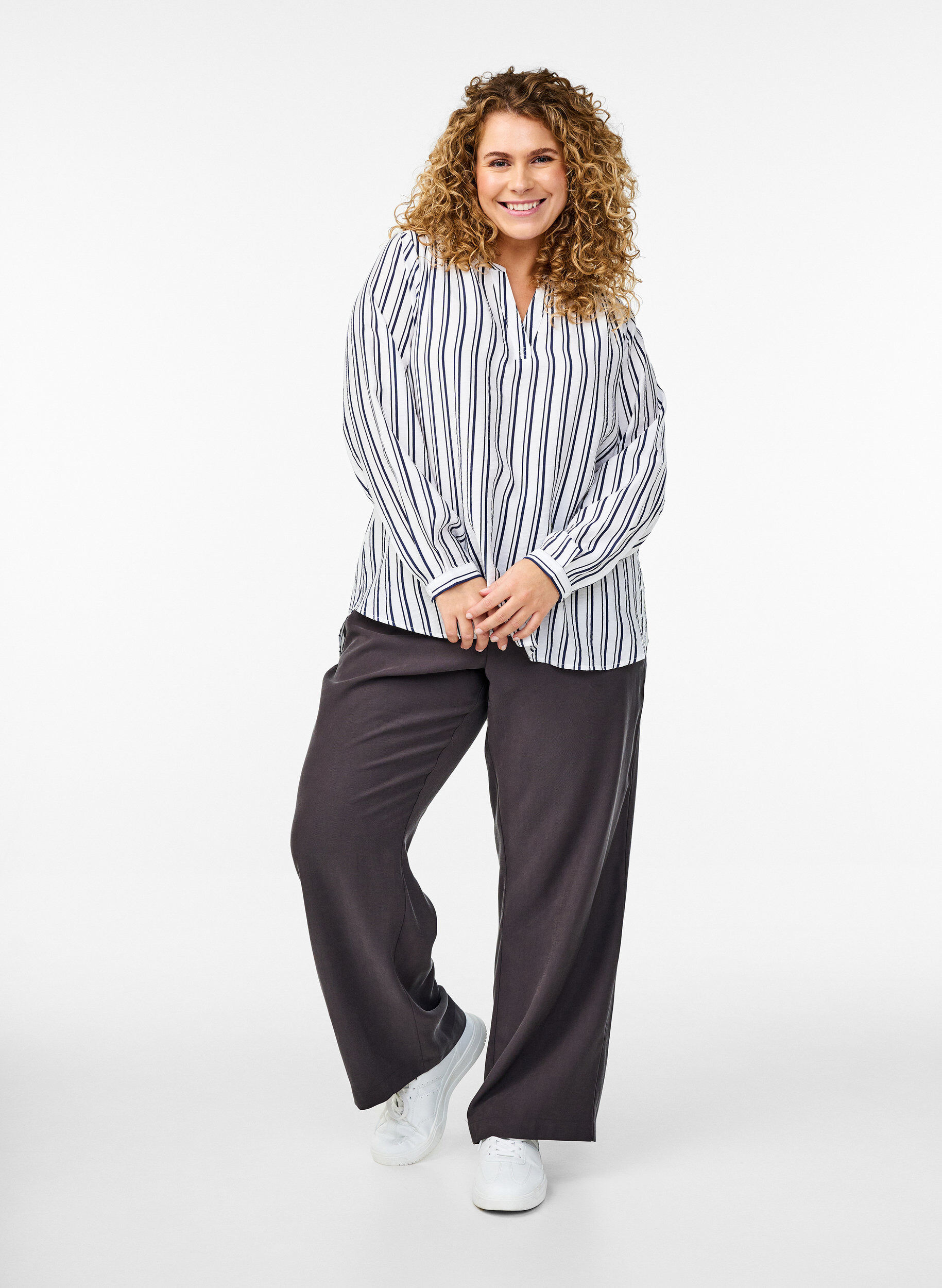 Zizzi FLASH - Raidallinen paitapusero V-kaula-aukolla, Valkoinen, Model image number 1