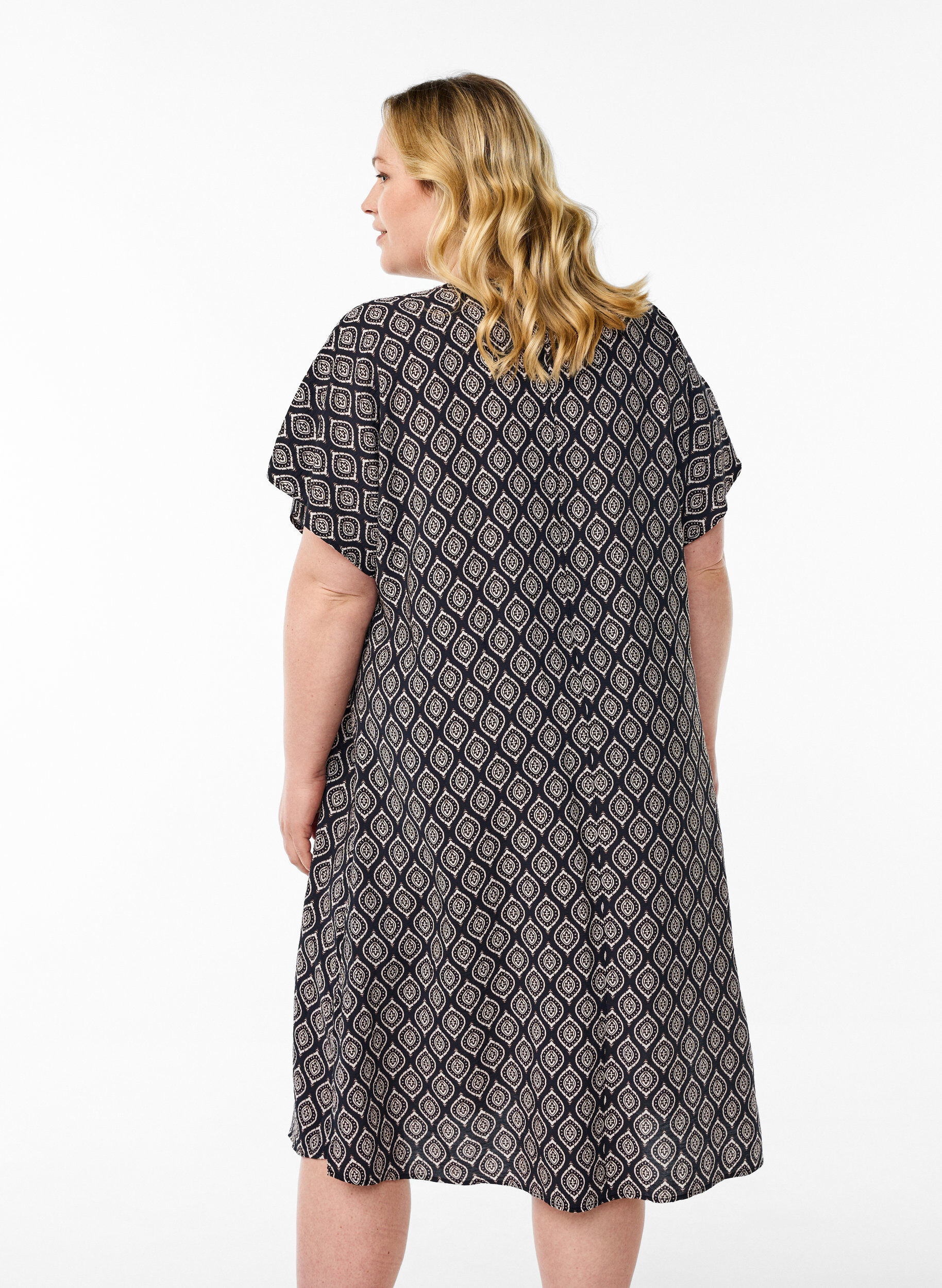 Zizzi Viskoosimekko, jossa on V-p&auml;&auml;ntie, Sininen, Model image number 2