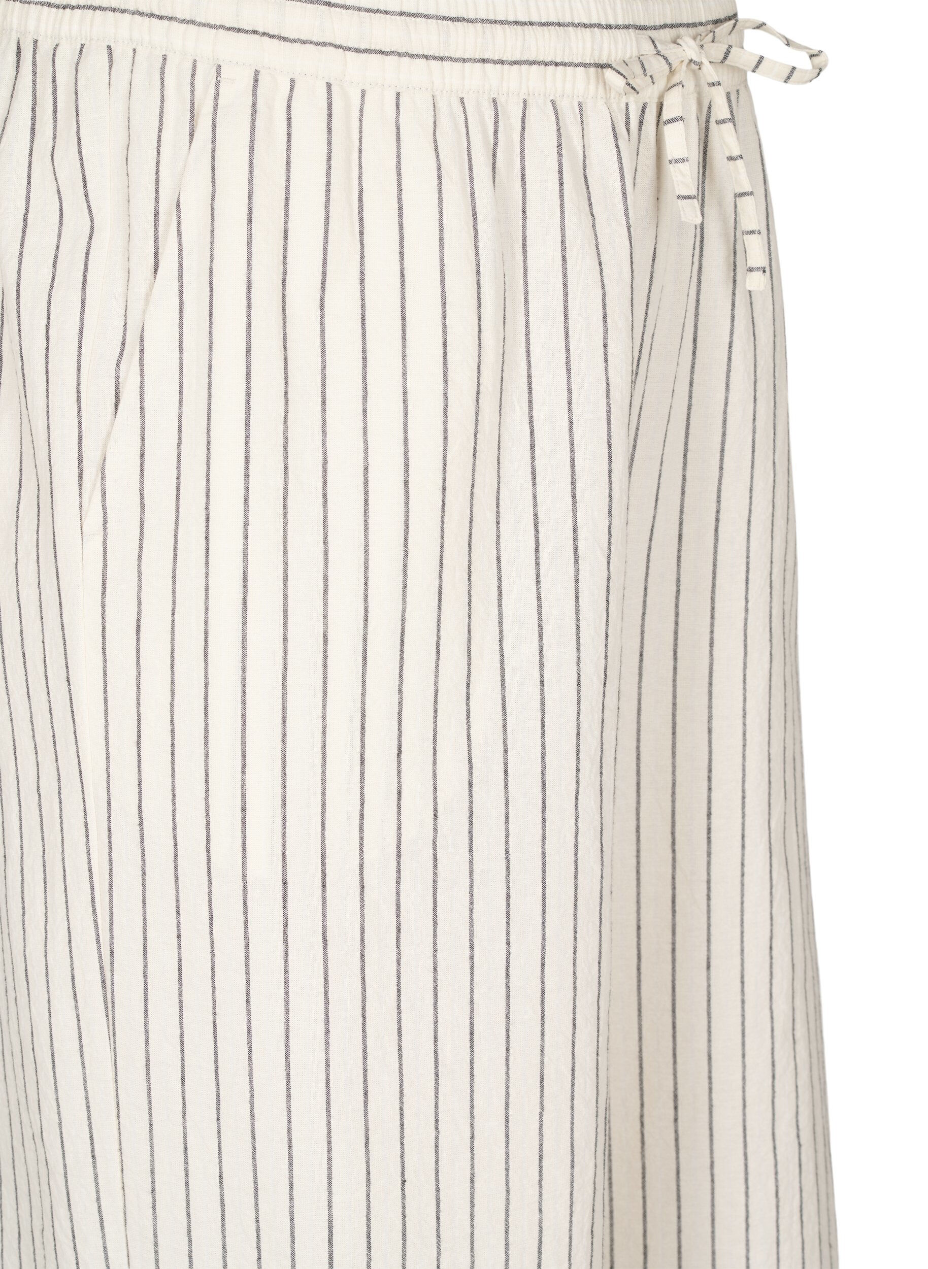 Zizzi V&auml;lj&auml;t housut, joissa on korkea vy&ouml;t&auml;r&ouml; ja taskut., Vanilja, Packshot image number 2