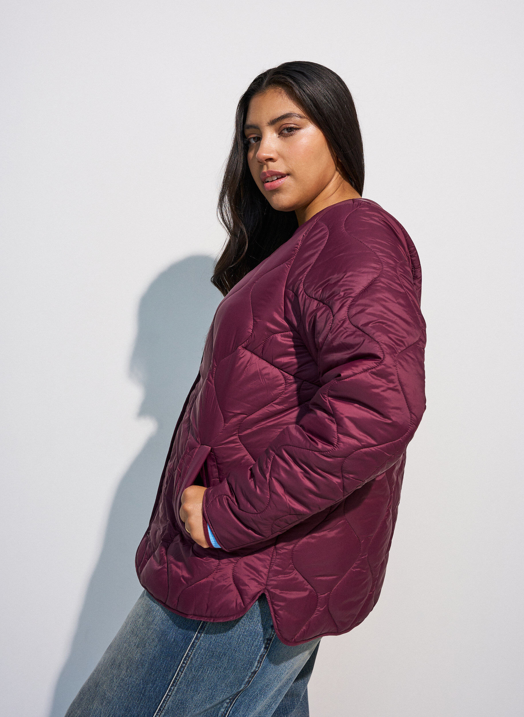 ZizziTikkitakki painonapeilla ja py&ouml;re&auml;ll&auml; p&auml;&auml;ntiell&auml;, Tumma Bordeaux, Model image number 3