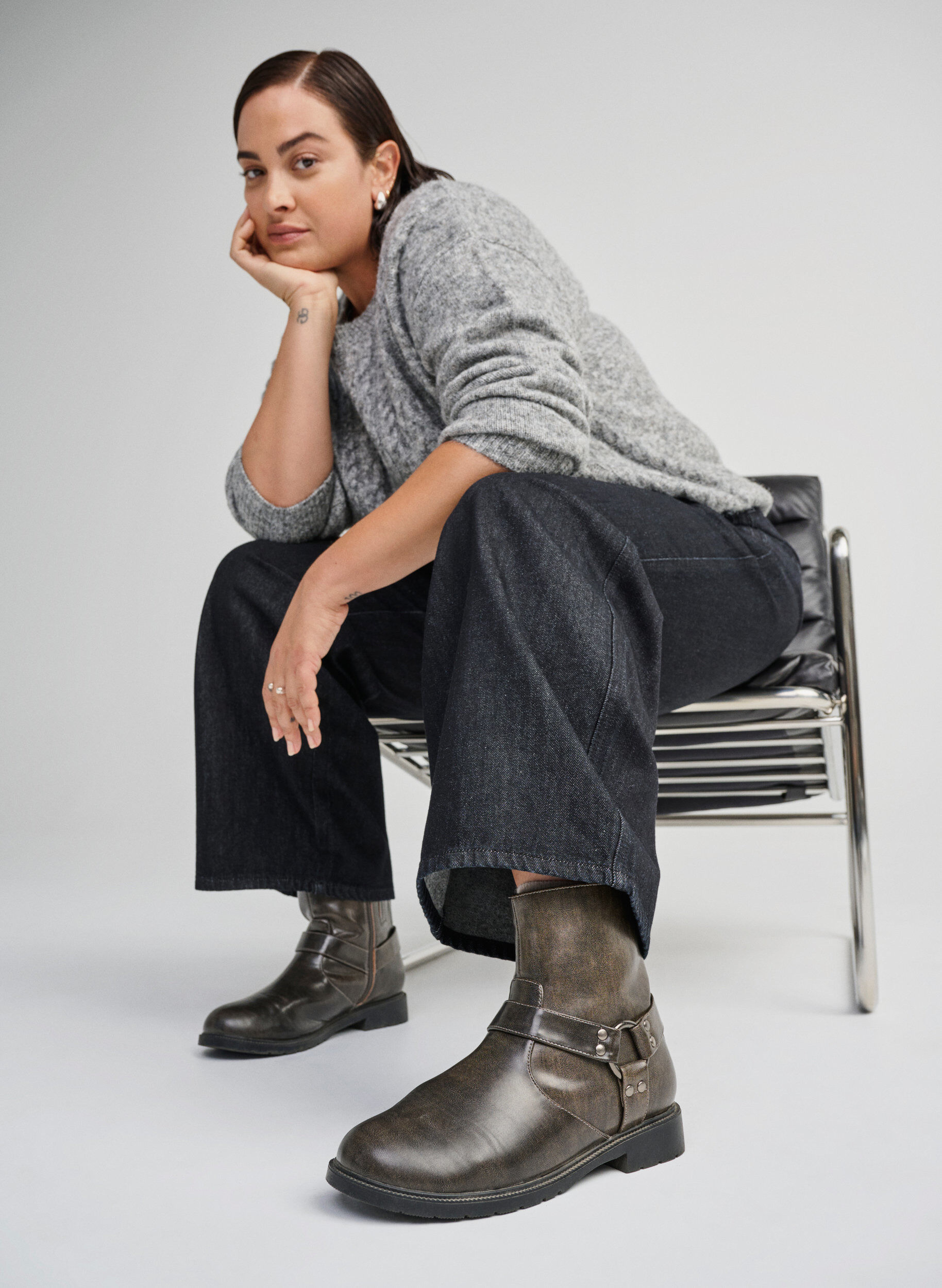 Leve&auml;lestiset - Lyhyt biker-nilkkuri