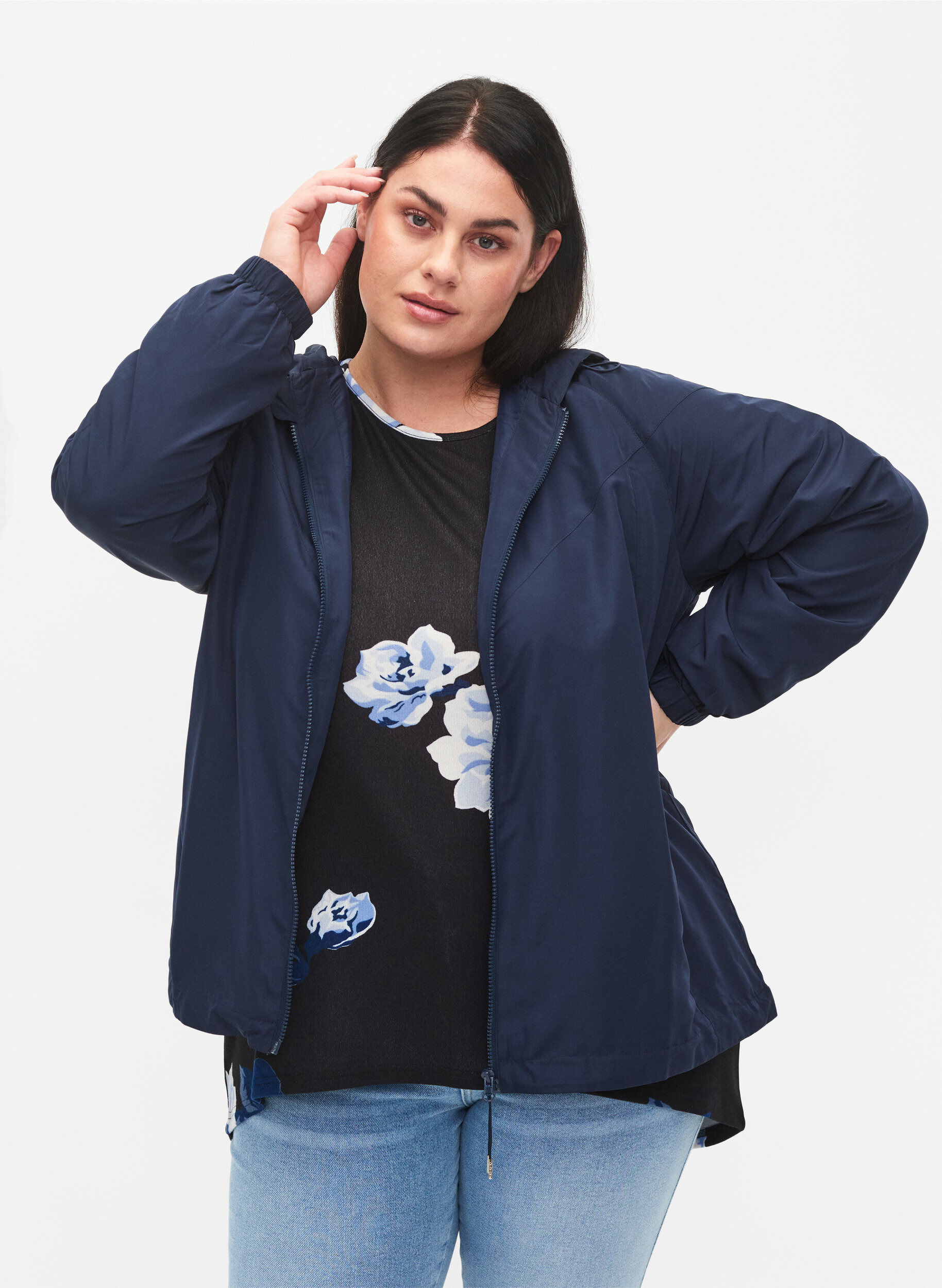 Zizzi Lyhyt takki hupulla ja s&auml;&auml;dett&auml;v&auml;ll&auml; helmalla, Navy Blazer, Model image number 0